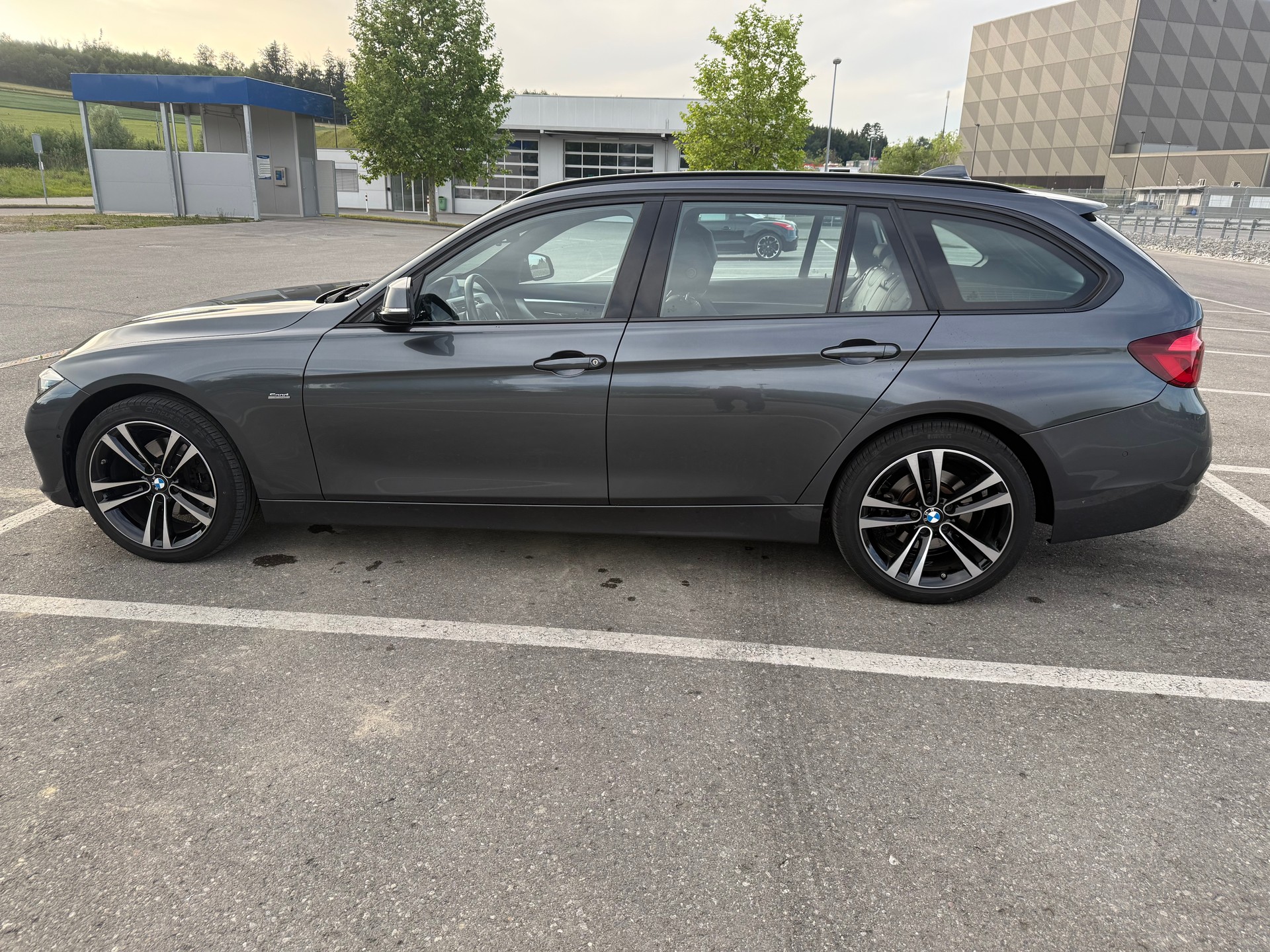 BMW 320d xDrive-image-1