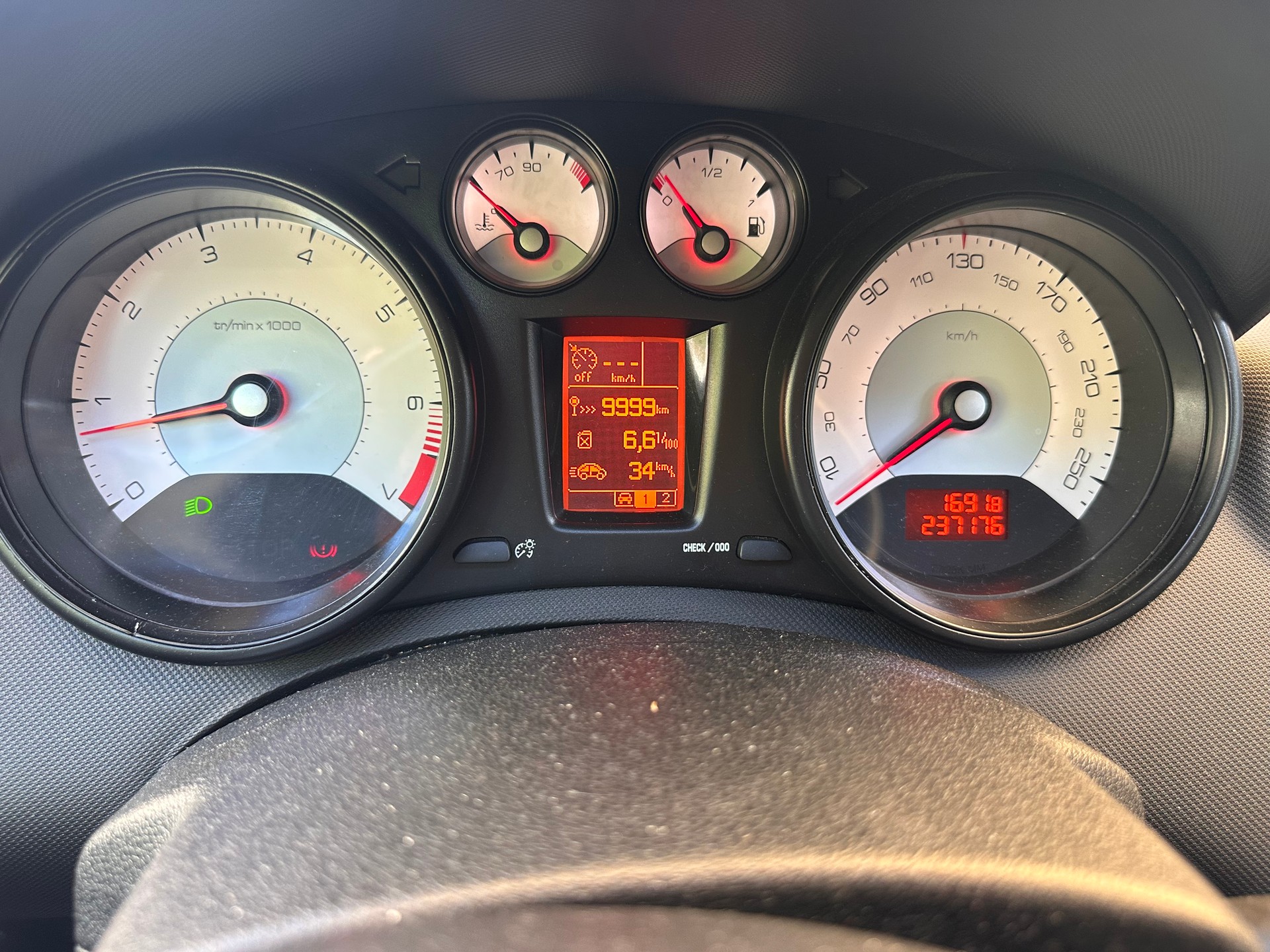 PEUGEOT 308 1.6 HDI Active-image-15