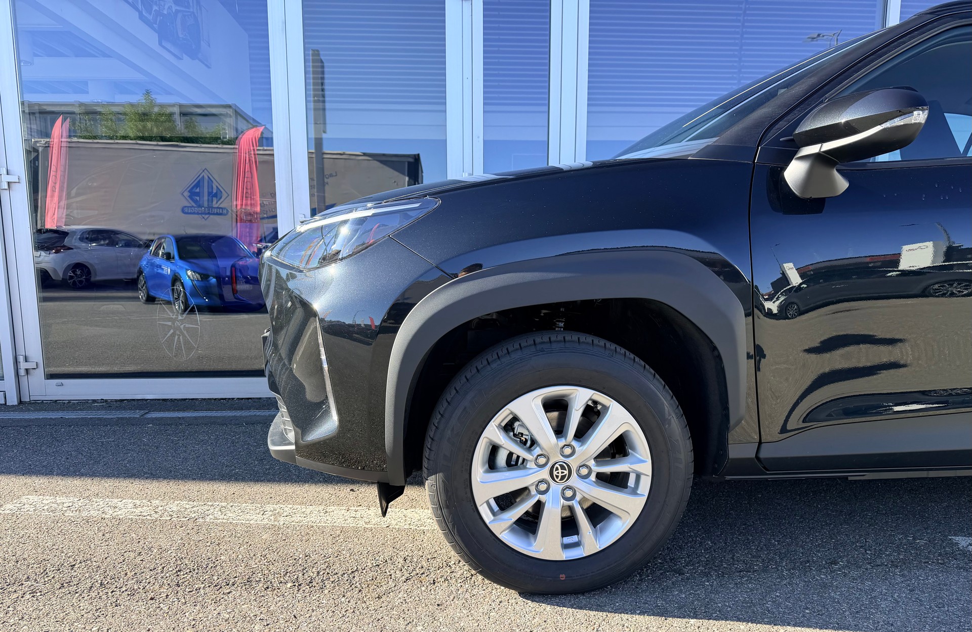 TOYOTA Yaris Cross 1.5 Comfort AWDi e-CVT-image-3