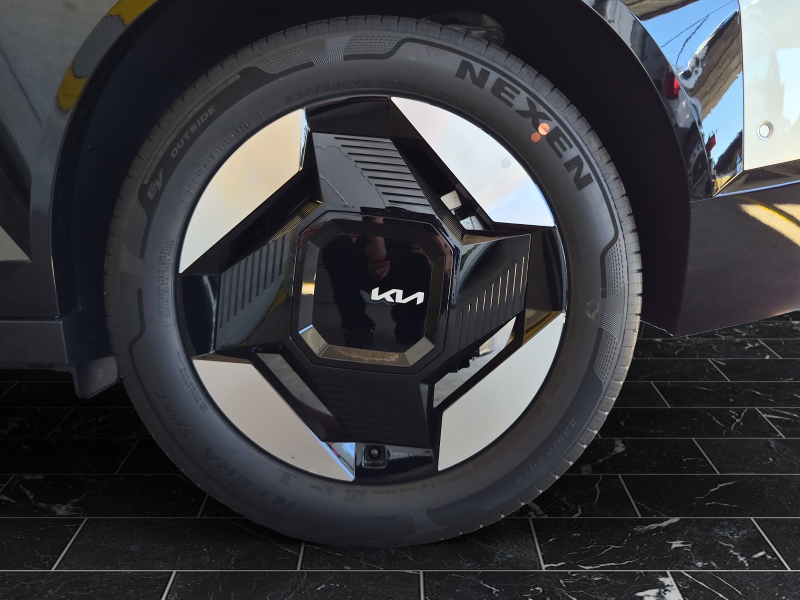 KIA EV5 81 kWh Earth-image-10