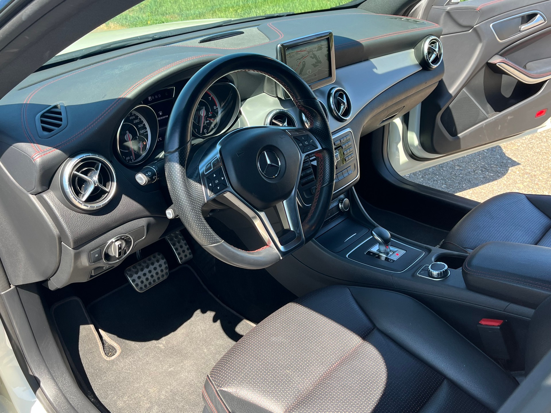 MERCEDES-BENZ CLA 45 AMG 4Matic Speedshift-image-9
