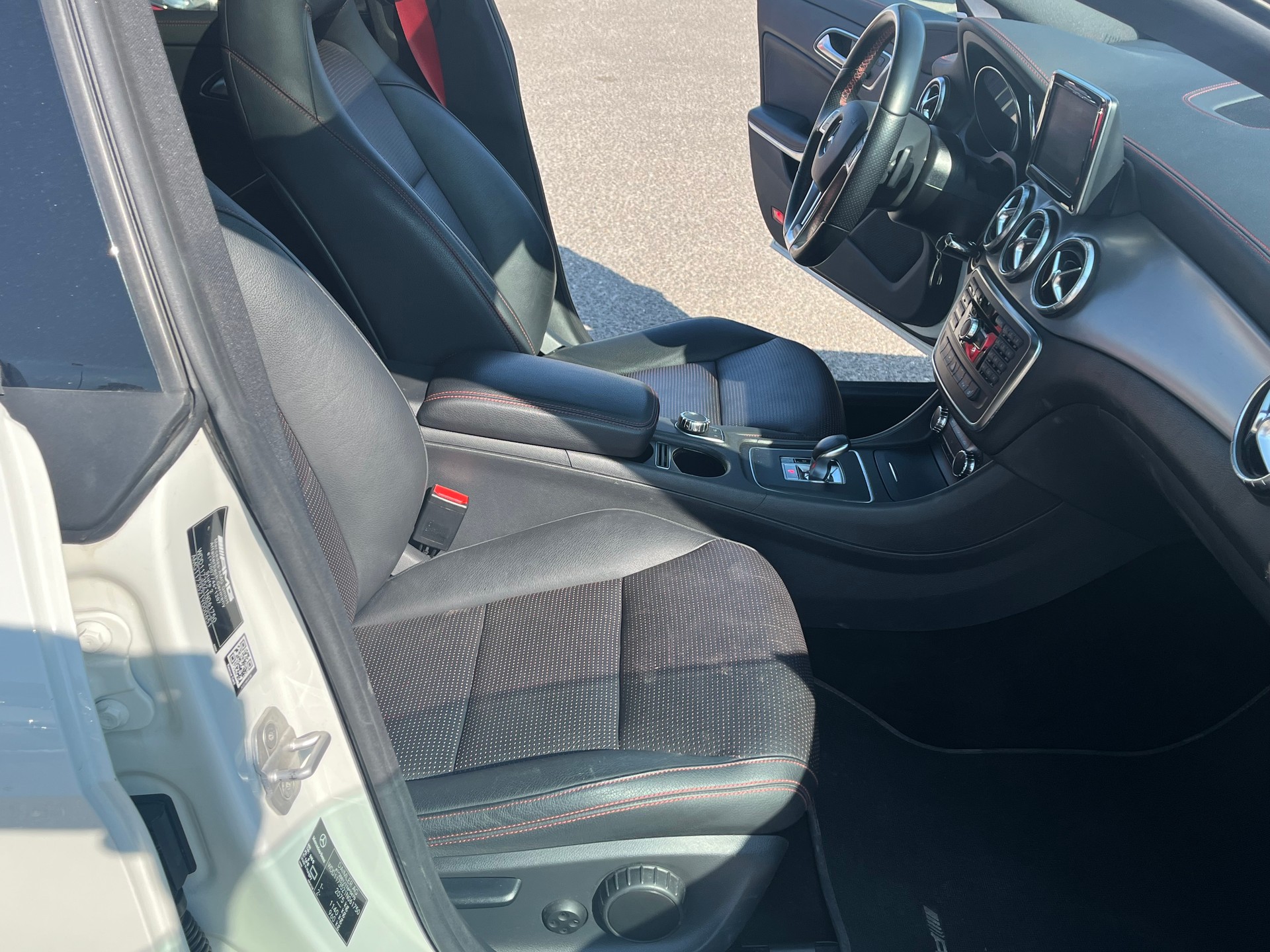 MERCEDES-BENZ CLA 45 AMG 4Matic Speedshift-image-15