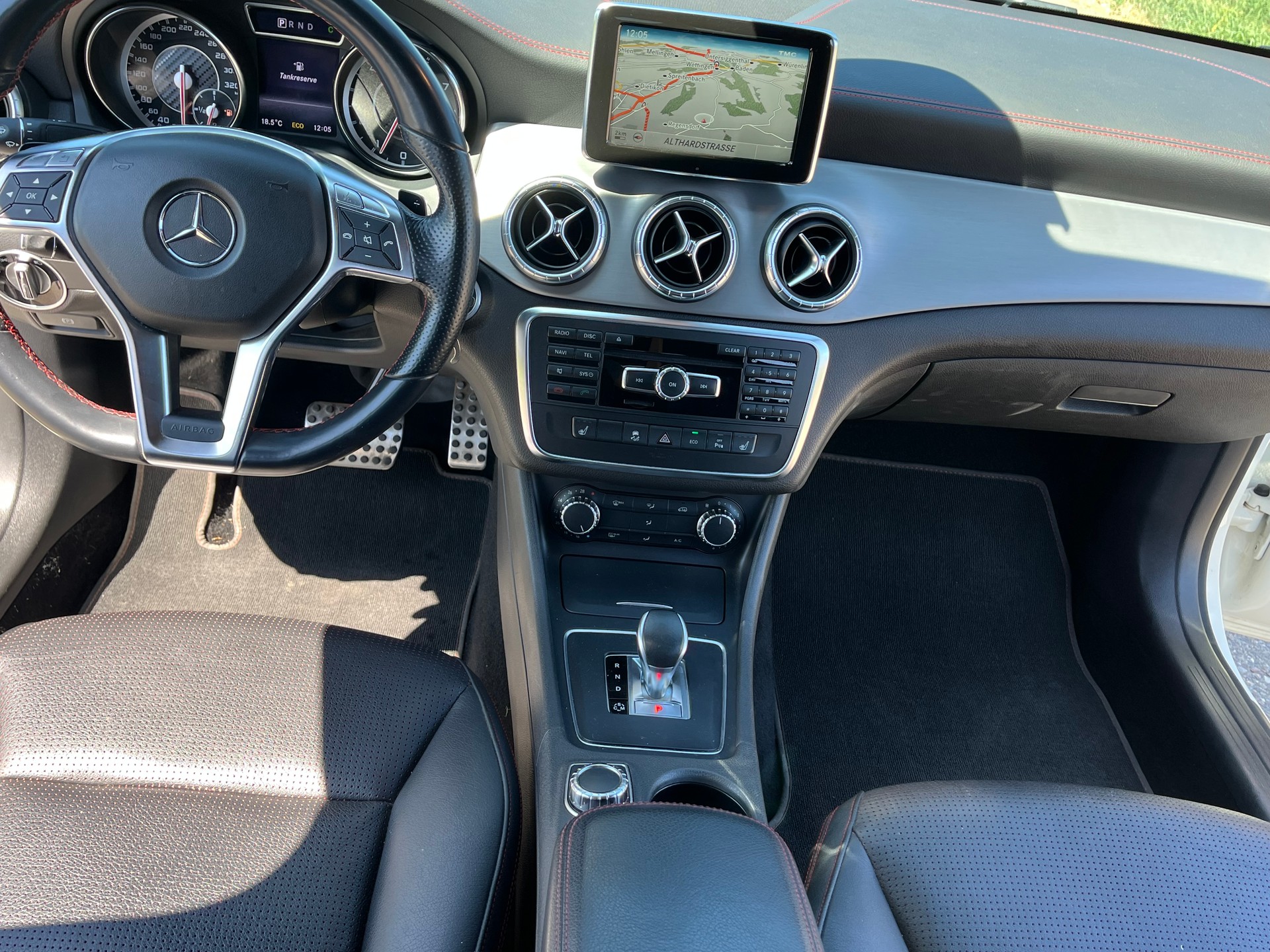 MERCEDES-BENZ CLA 45 AMG 4Matic Speedshift-image-10