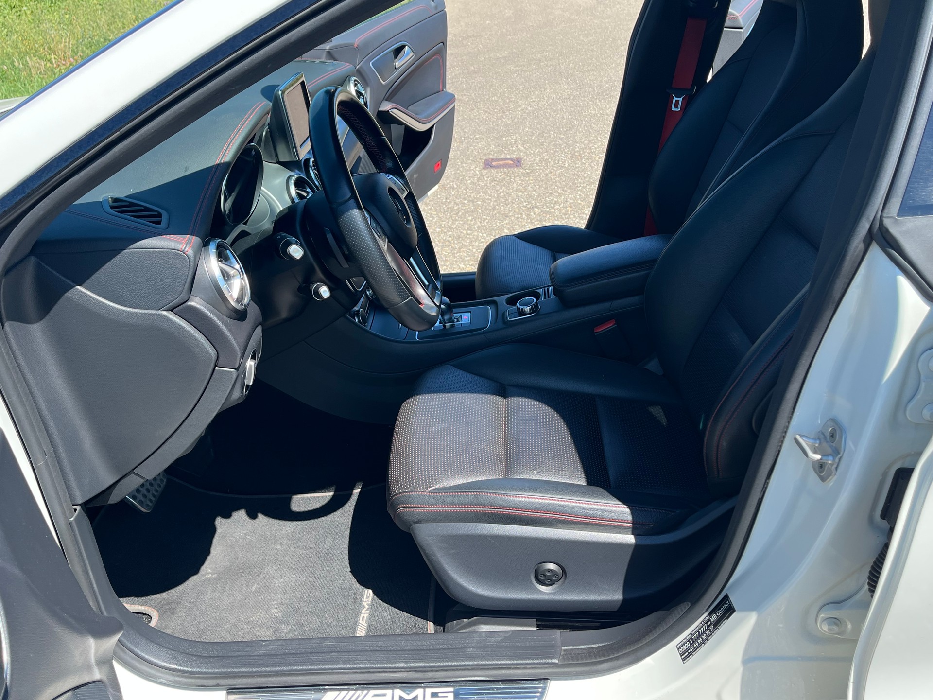 MERCEDES-BENZ CLA 45 AMG 4Matic Speedshift-image-11