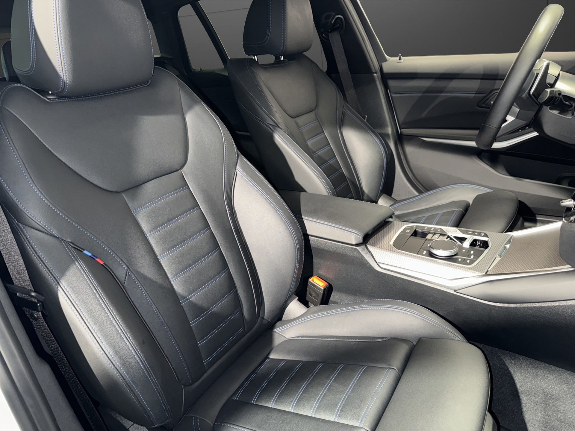 BMW 320d xDrive Touring M Sport-image-17