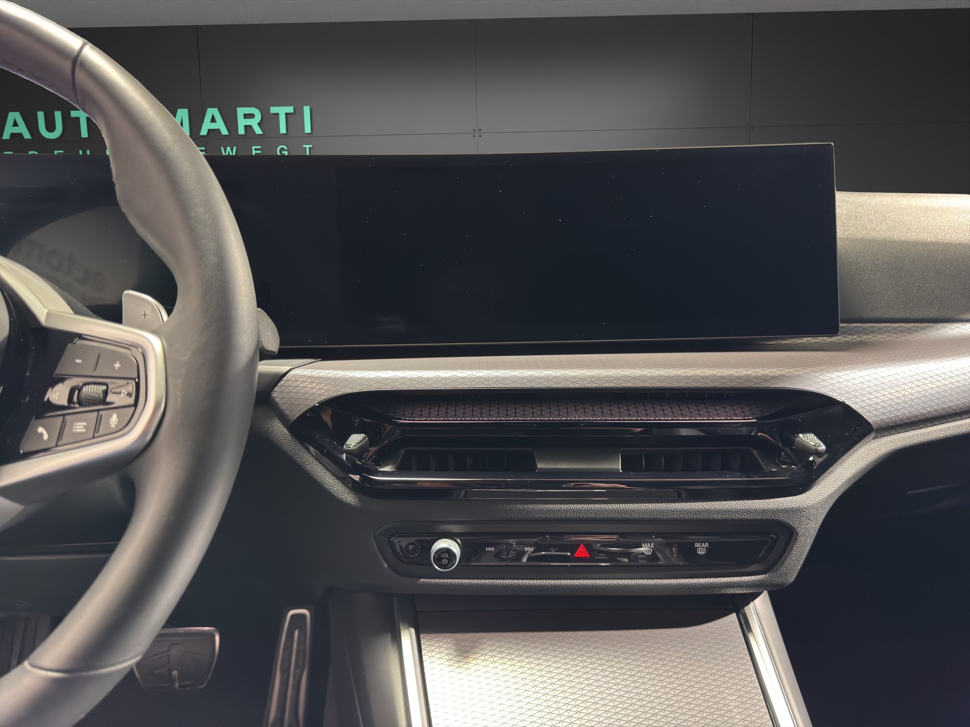 BMW 320d xDrive Touring M Sport-image-18