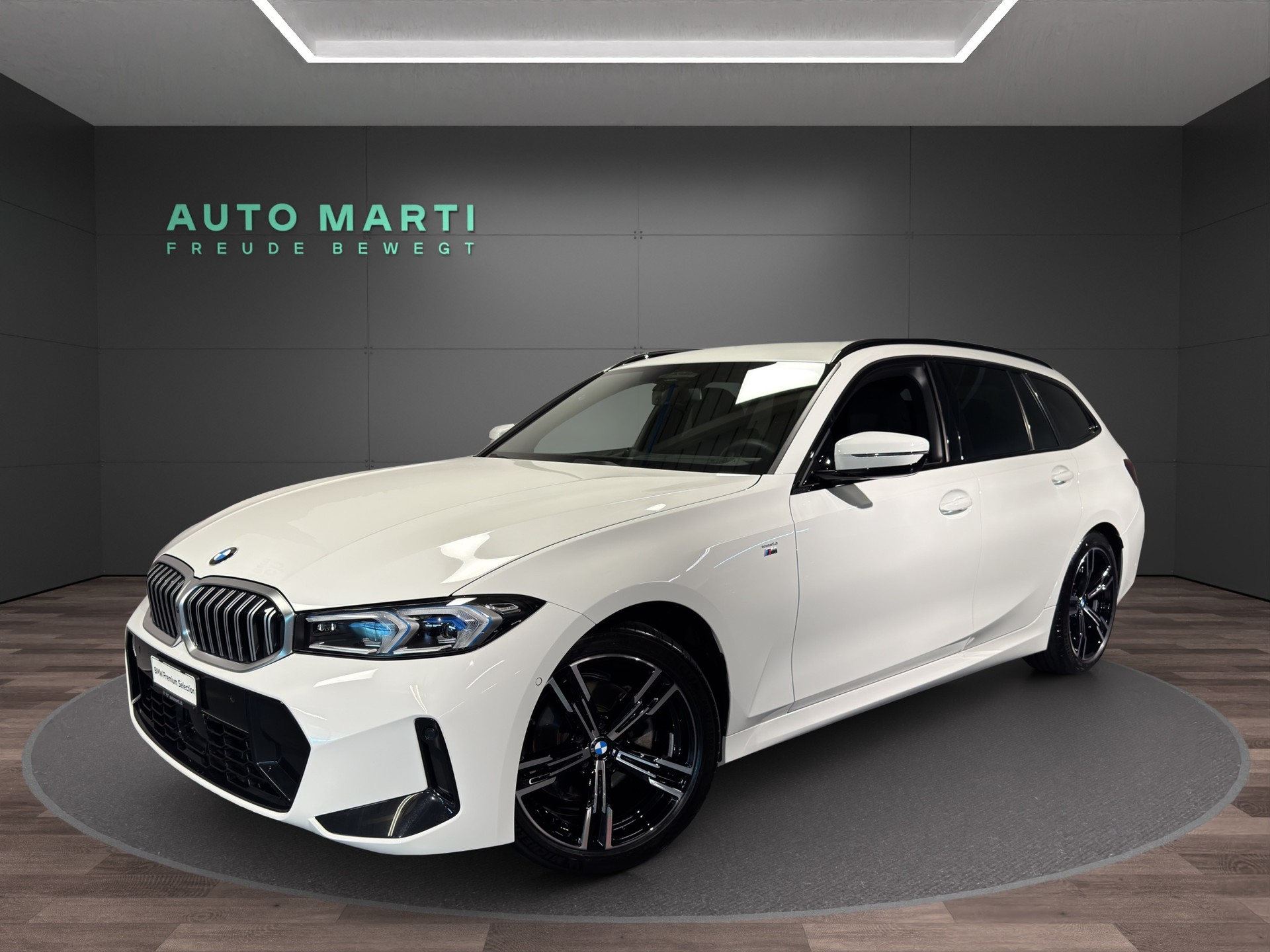 BMW 320d xDrive Touring M Sport-image-0