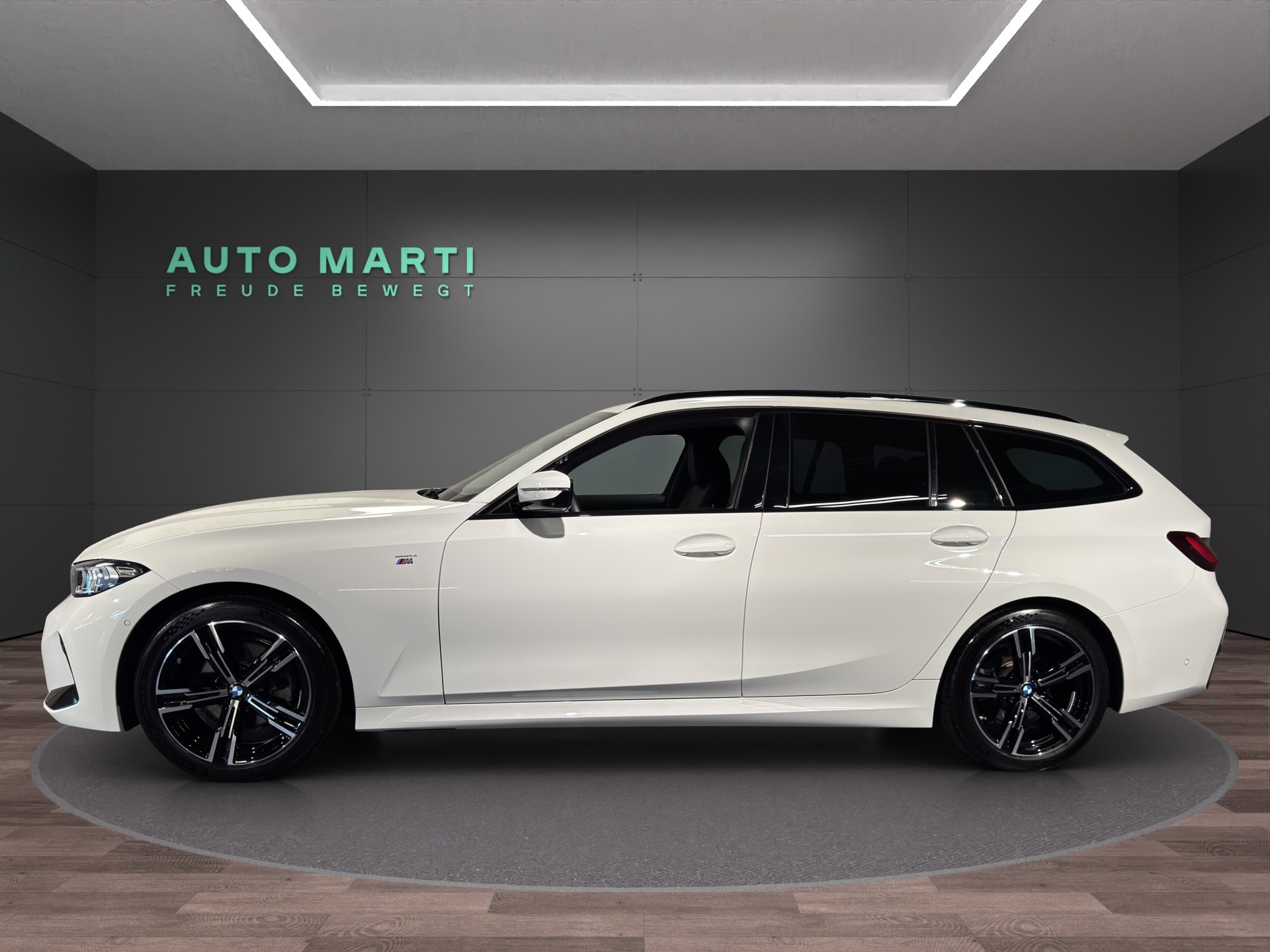 BMW 320d xDrive Touring M Sport-image-1