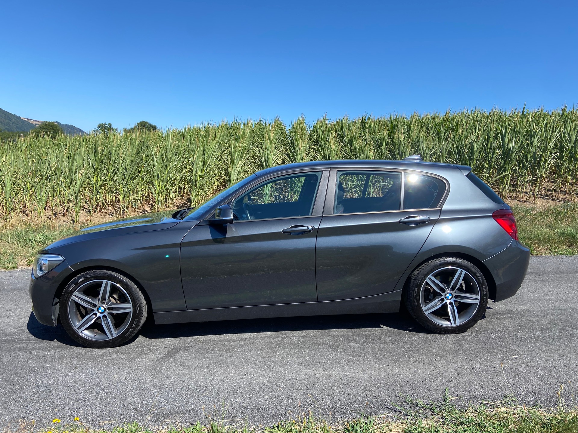 BMW 118i Sport Line-image-1