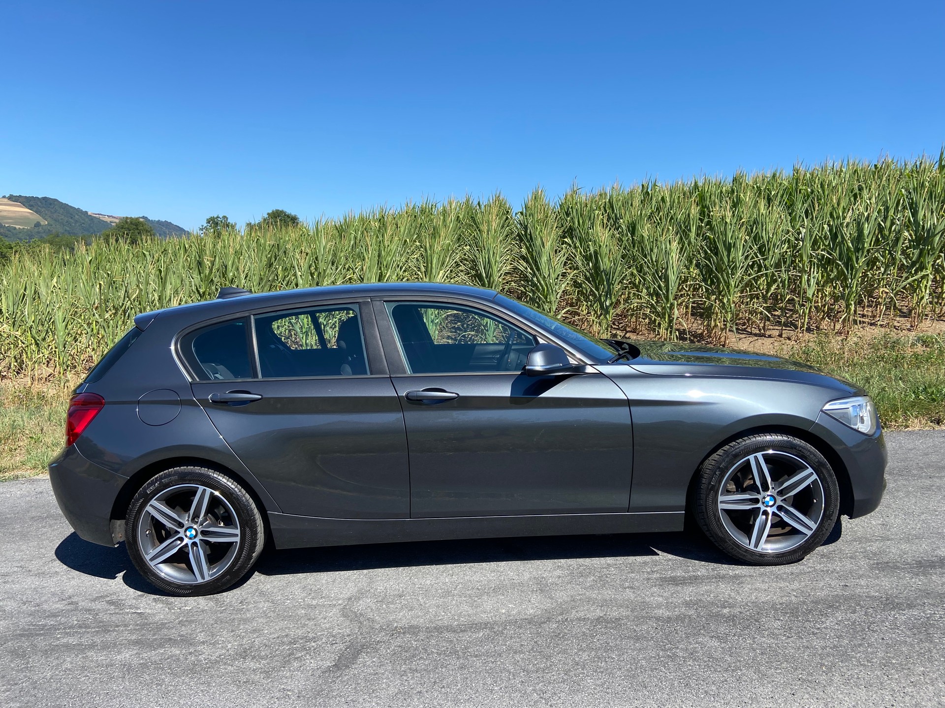 BMW 118i Sport Line-image-0