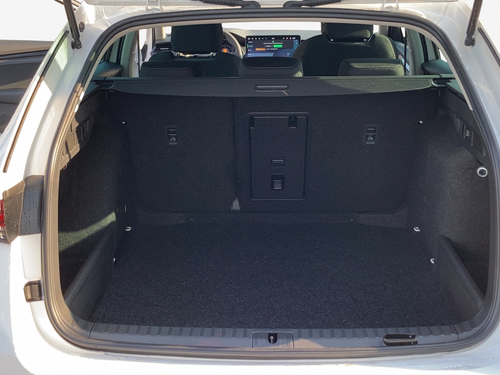 SKODA Octavia Combi 2.0 TDI DSG Selection-image-12