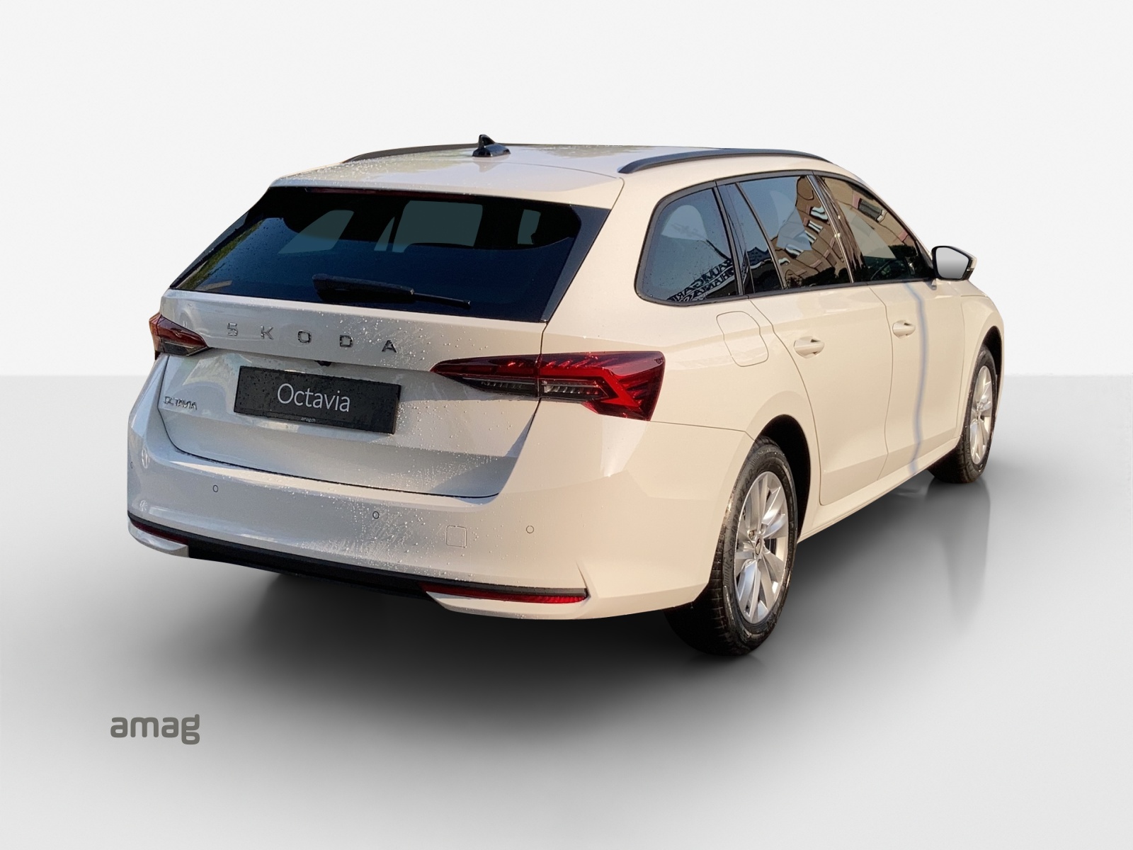SKODA Octavia Combi 2.0 TDI DSG Selection-image-4