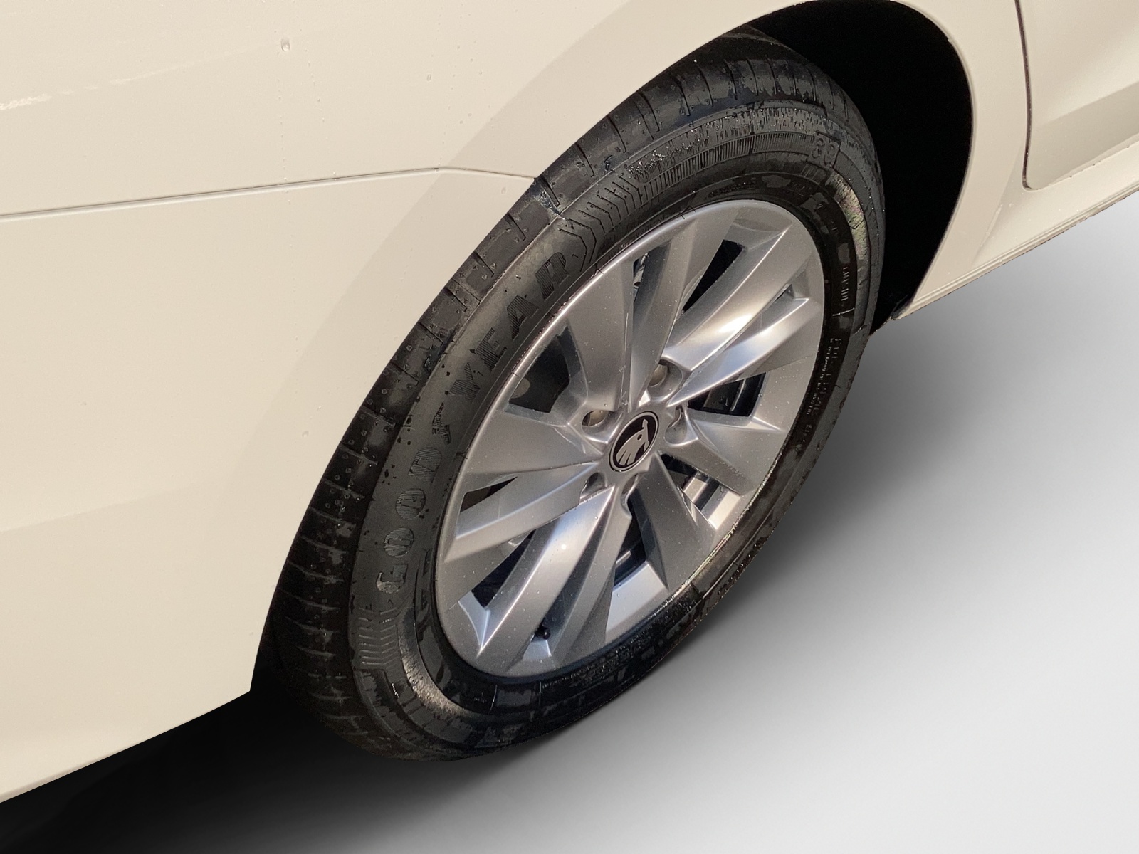 SKODA Octavia Combi 2.0 TDI DSG Selection-image-13