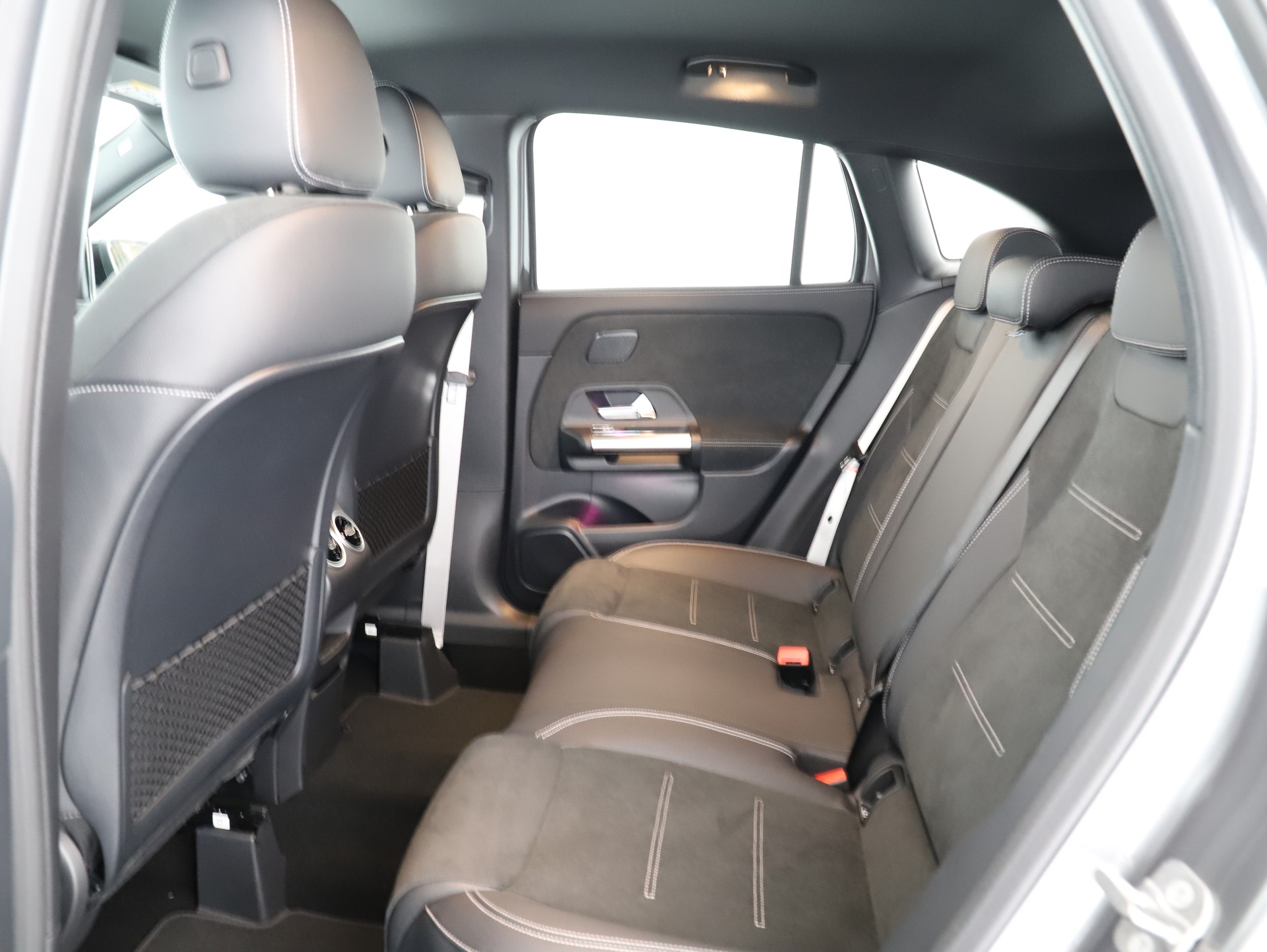 MERCEDES-BENZ GLA 200 Night Star 7G-D-image-10