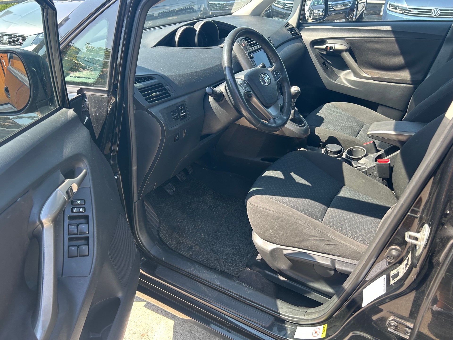 TOYOTA Verso 2.0 D-4D Linea Sol-image-12