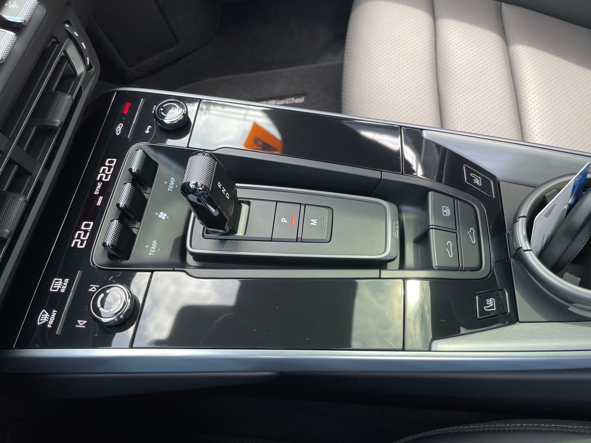 PORSCHE 911 Carrera 4 PDK-image-16