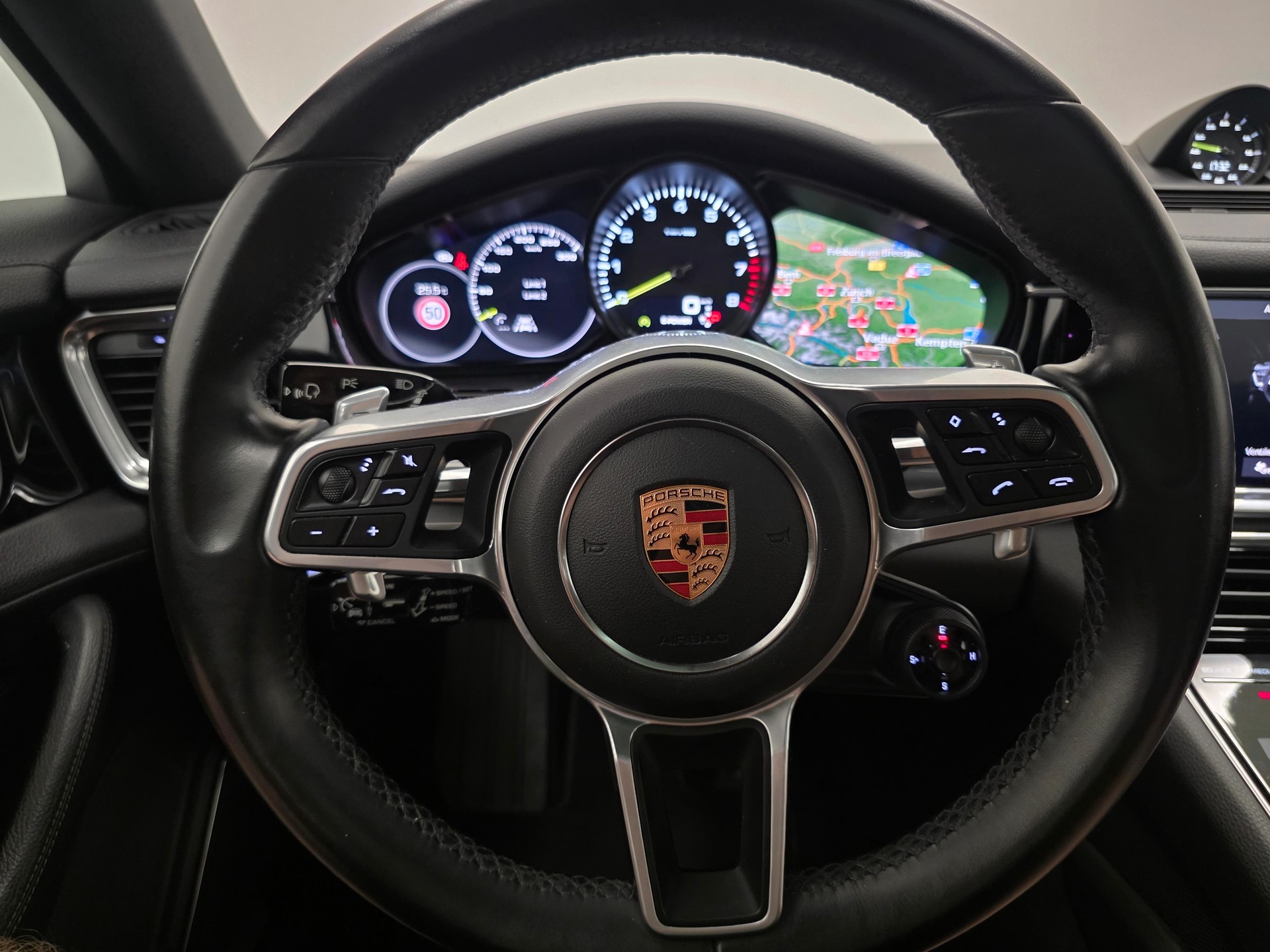PORSCHE Panamera Sport Turismo 2.9 V6 4 E-Hybrid-image-25