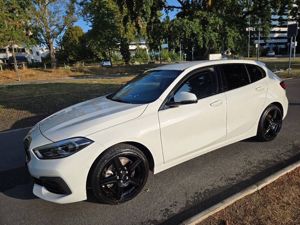 BMW 120d xDrive-image-0