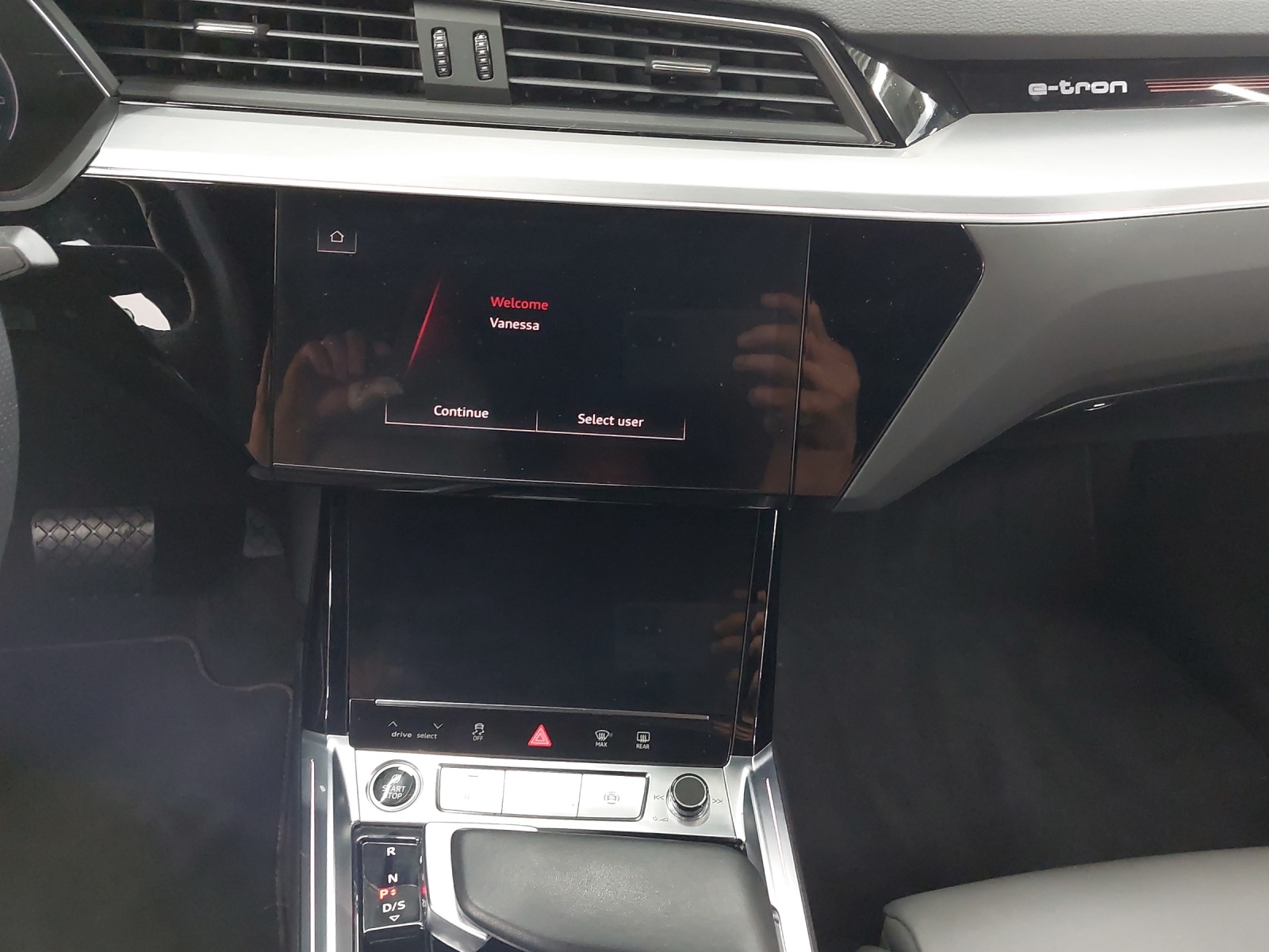 AUDI e-tron 55 Sportback S Line quattro-image-10