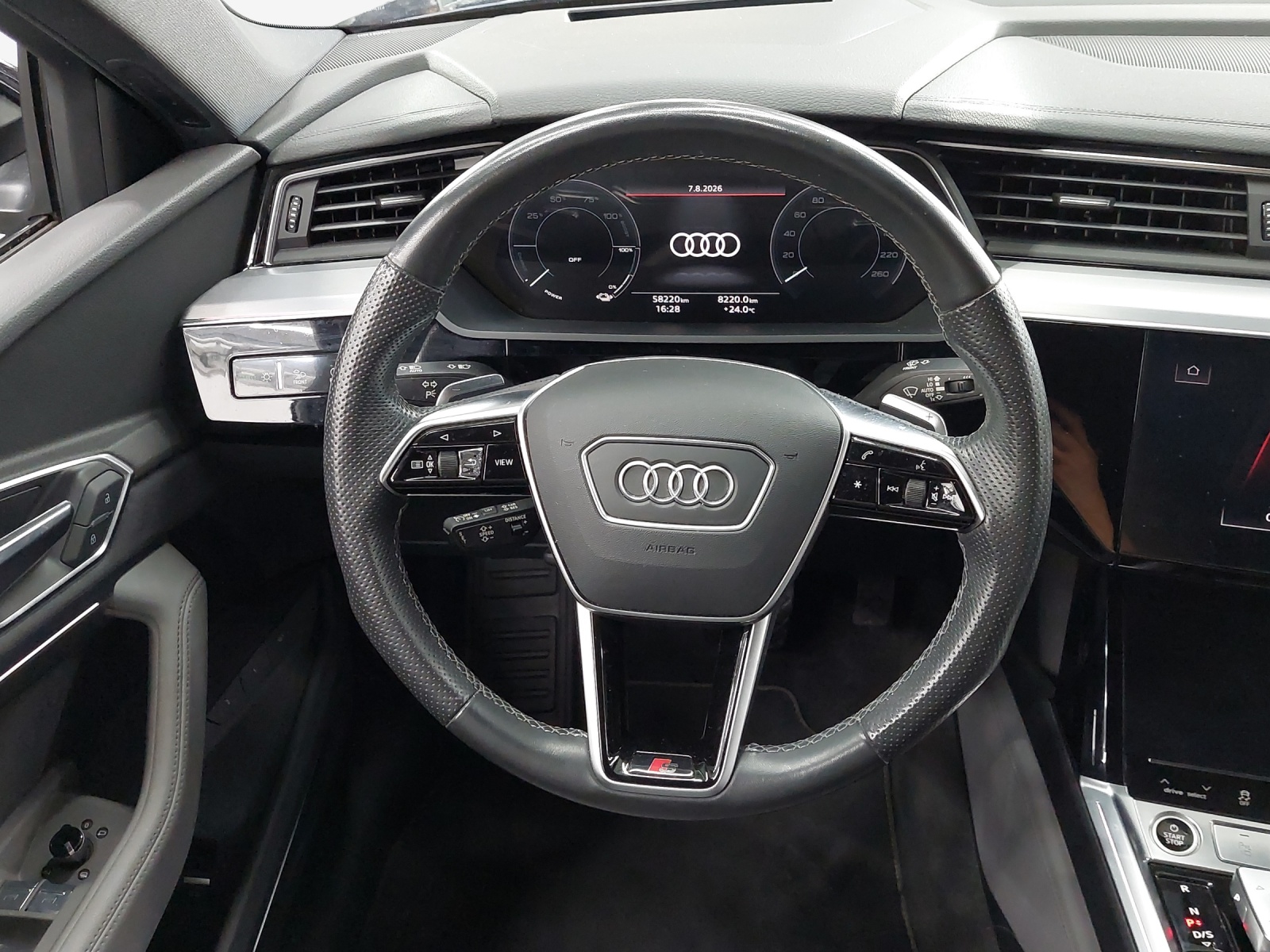 AUDI e-tron 55 Sportback S Line quattro-image-9