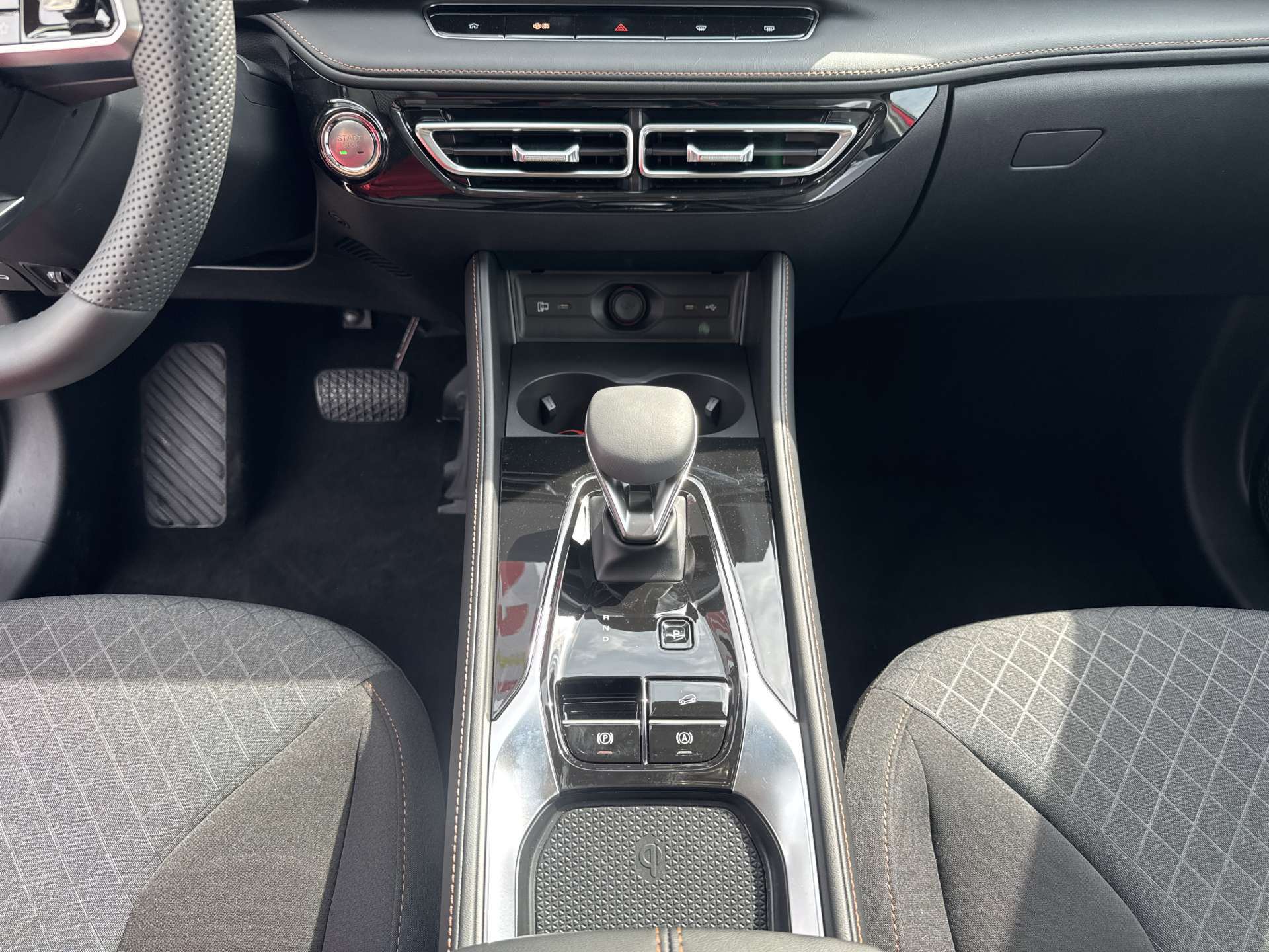 MG HS 1.5 T PHEV Comfort 272PS Automat-image-11