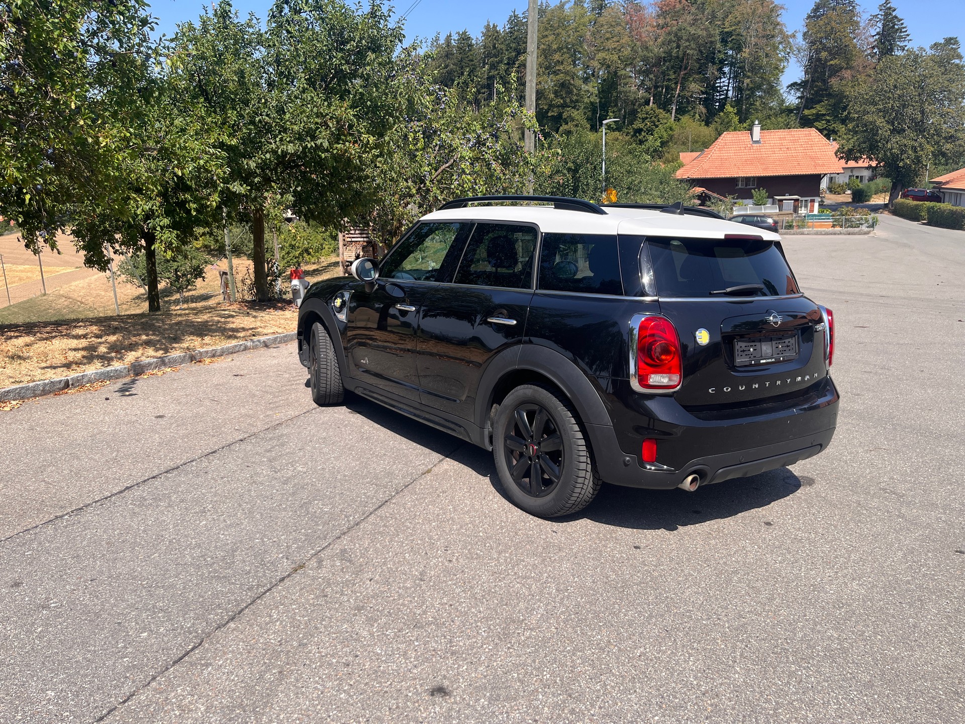 MINI 1.5i Cooper S E ALL4-image-3