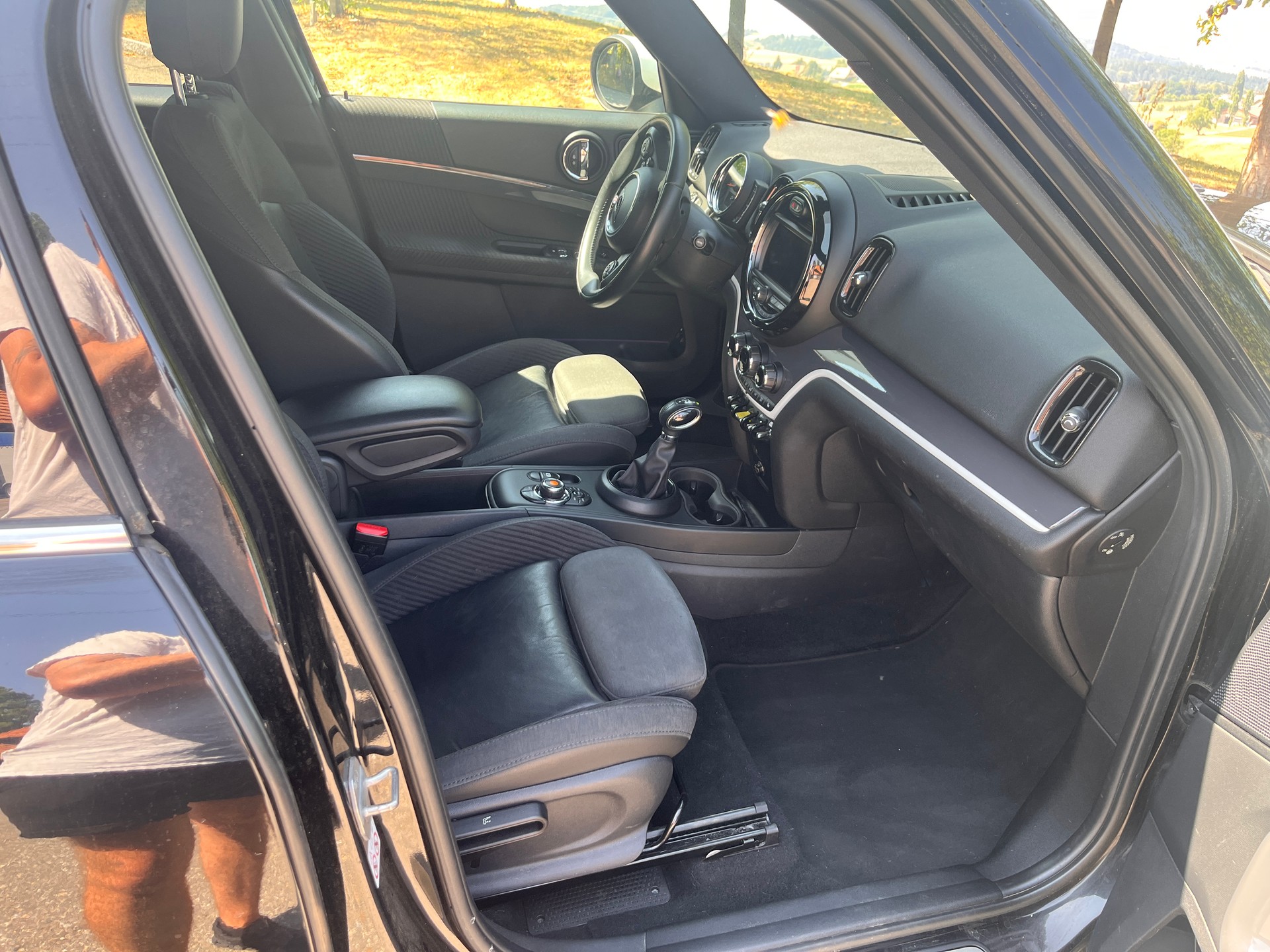 MINI 1.5i Cooper S E ALL4-image-7
