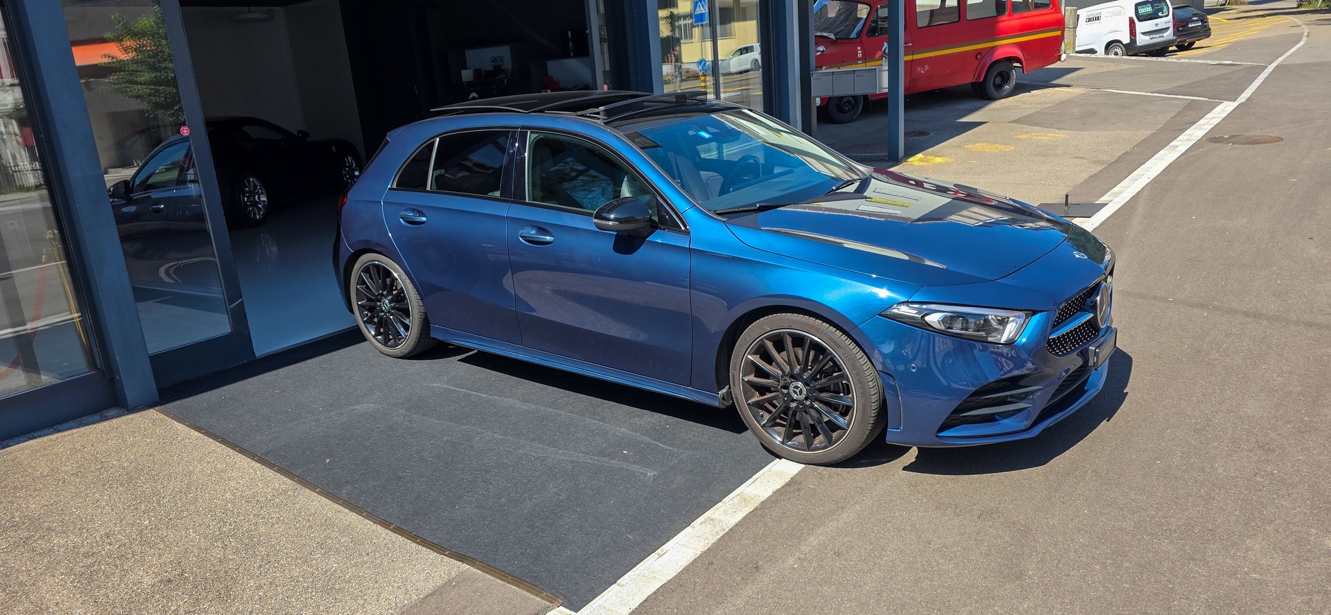 MERCEDES-BENZ A 220 d 4Matic AMG Line-image-5