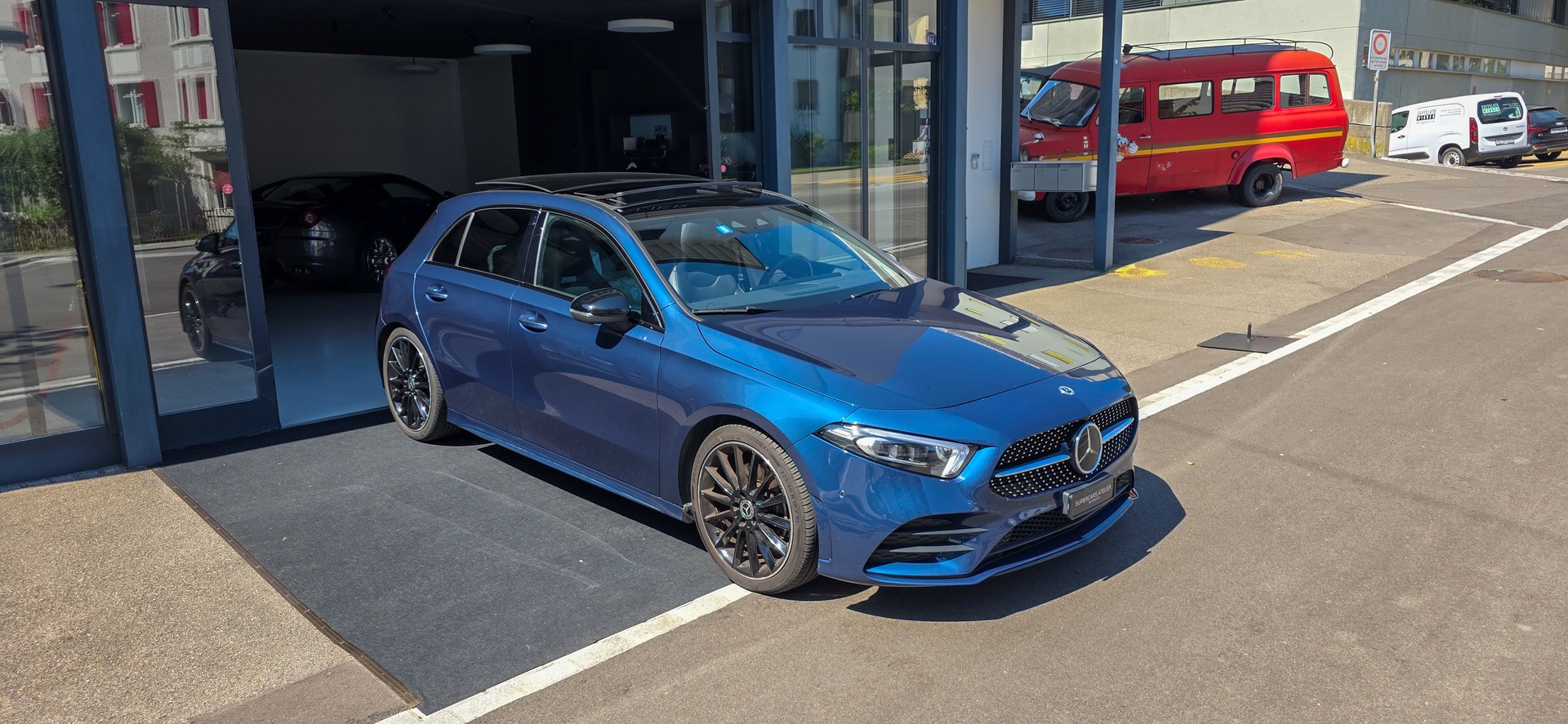 MERCEDES-BENZ A 220 d 4Matic AMG Line-image-3