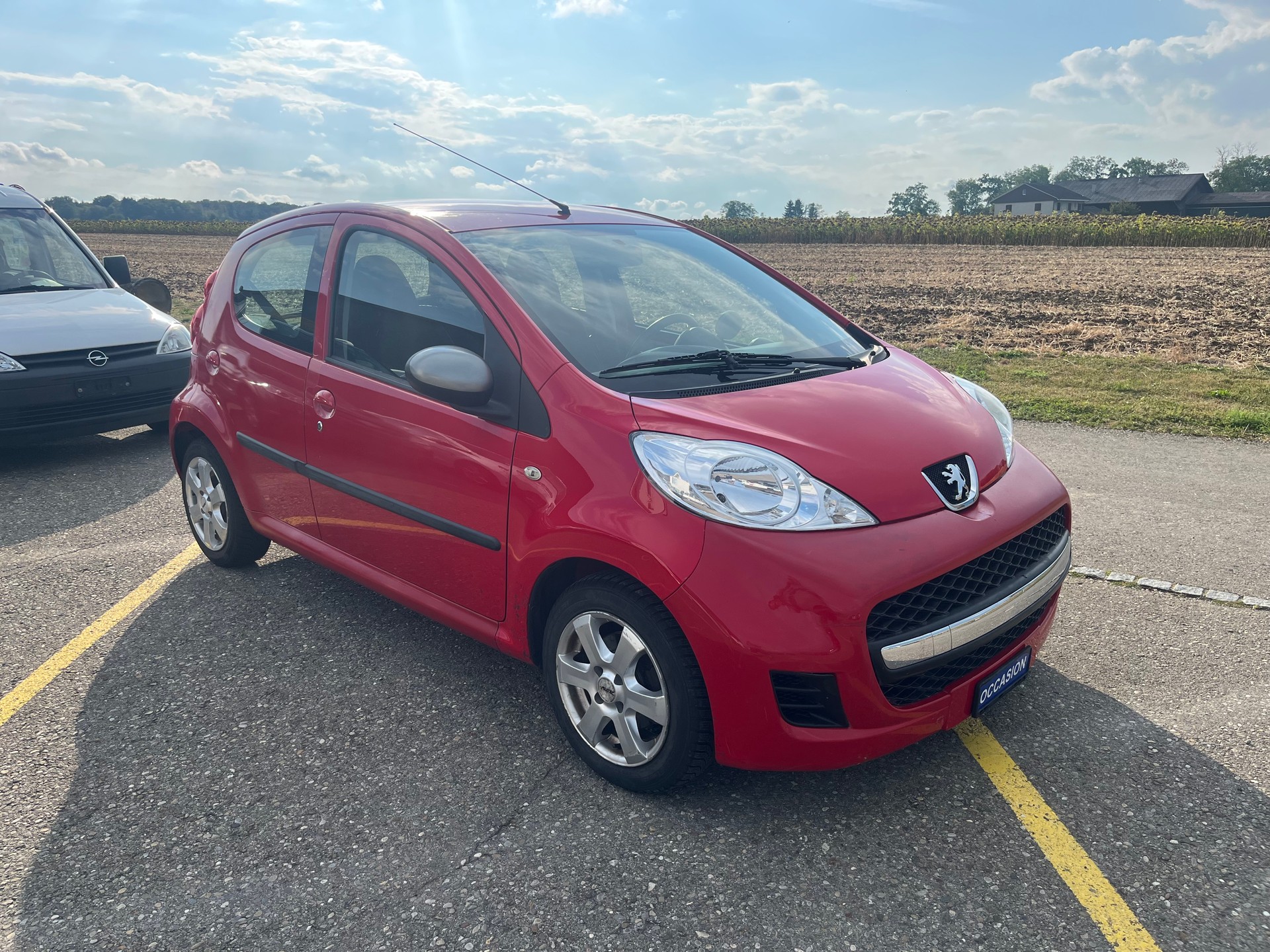PEUGEOT 107 1.0 Trendy-image-0
