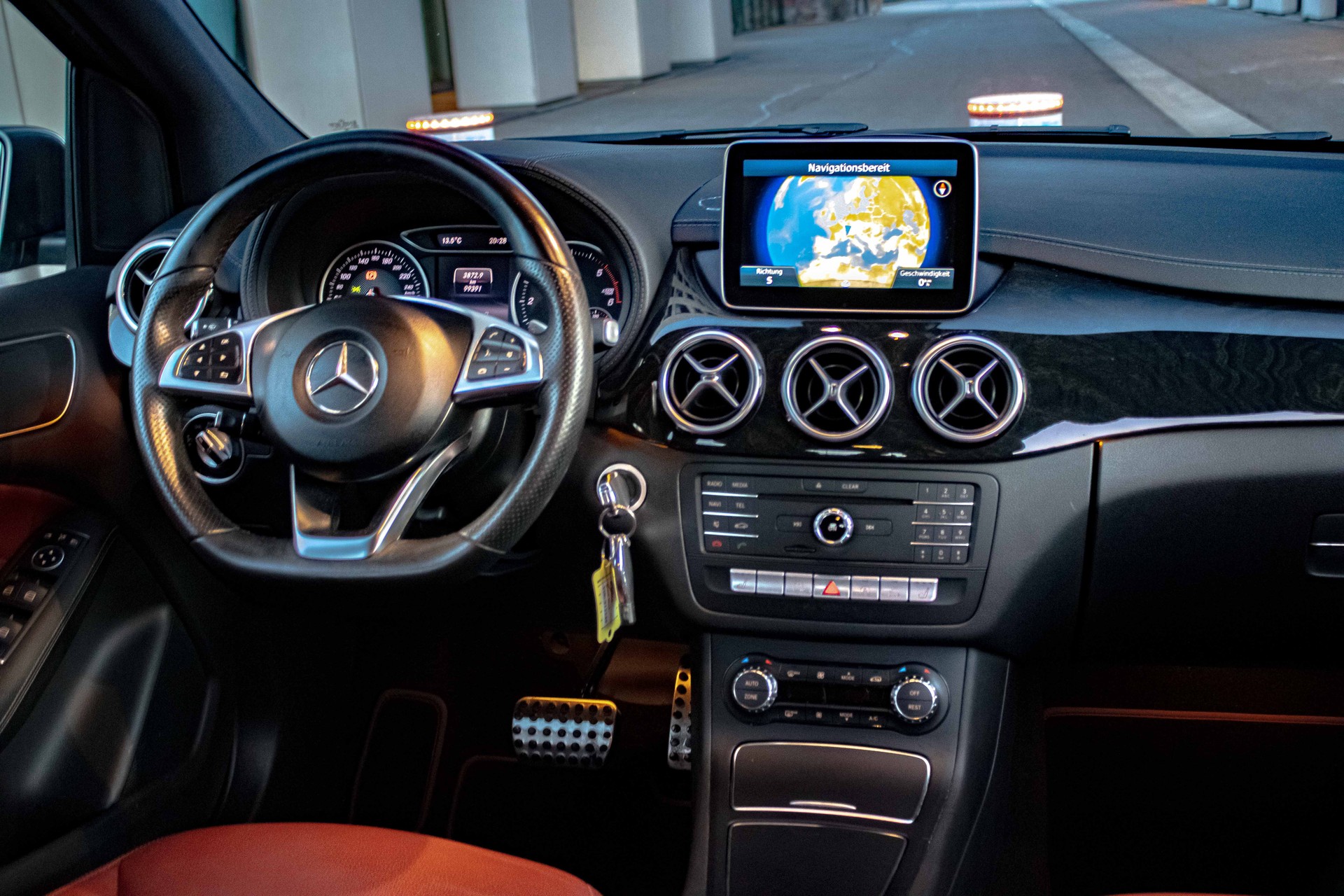 MERCEDES-BENZ B 200 CDI AMG Line 7G-DCT-image-9