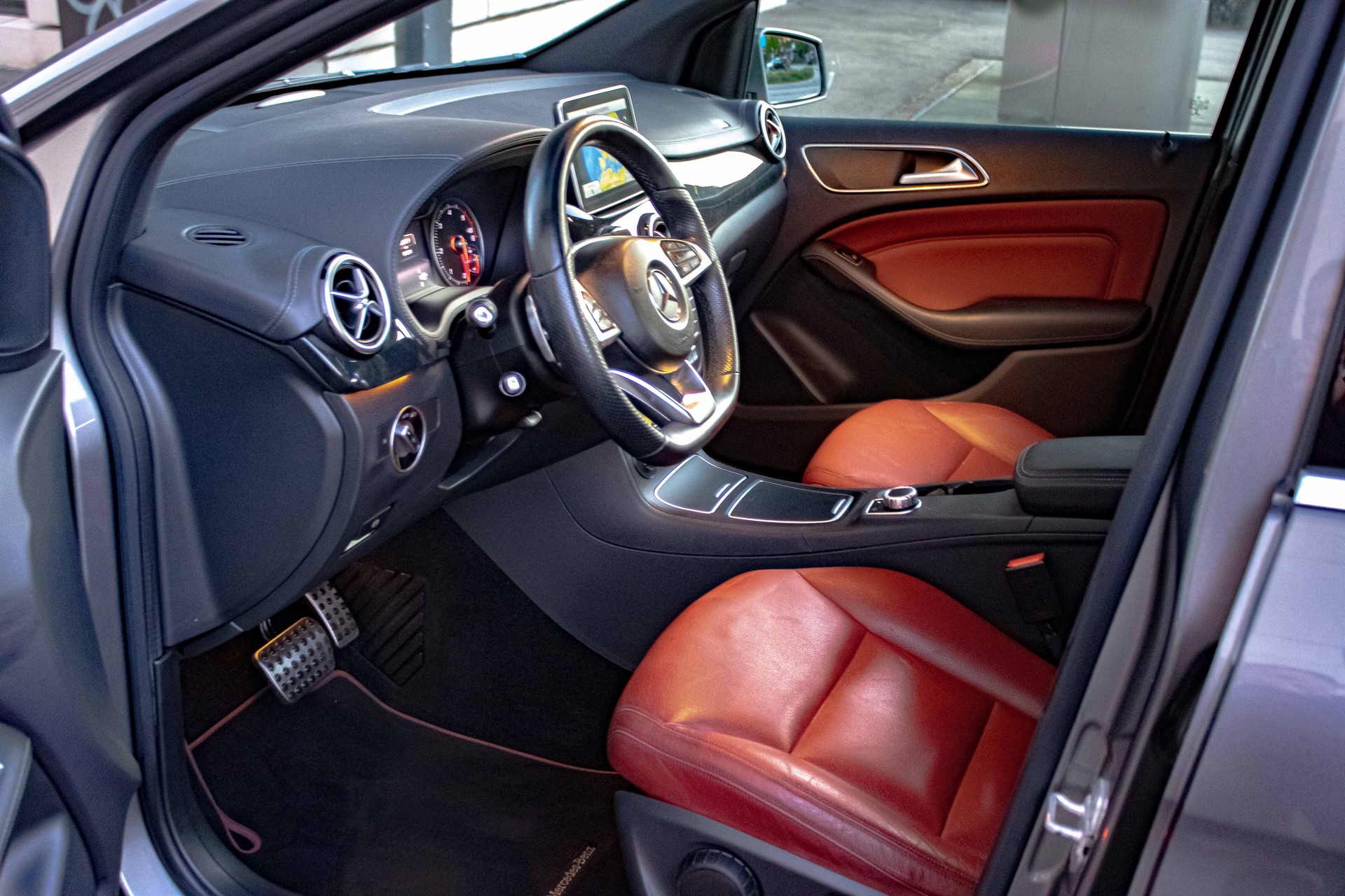 MERCEDES-BENZ B 200 CDI AMG Line 7G-DCT-image-7