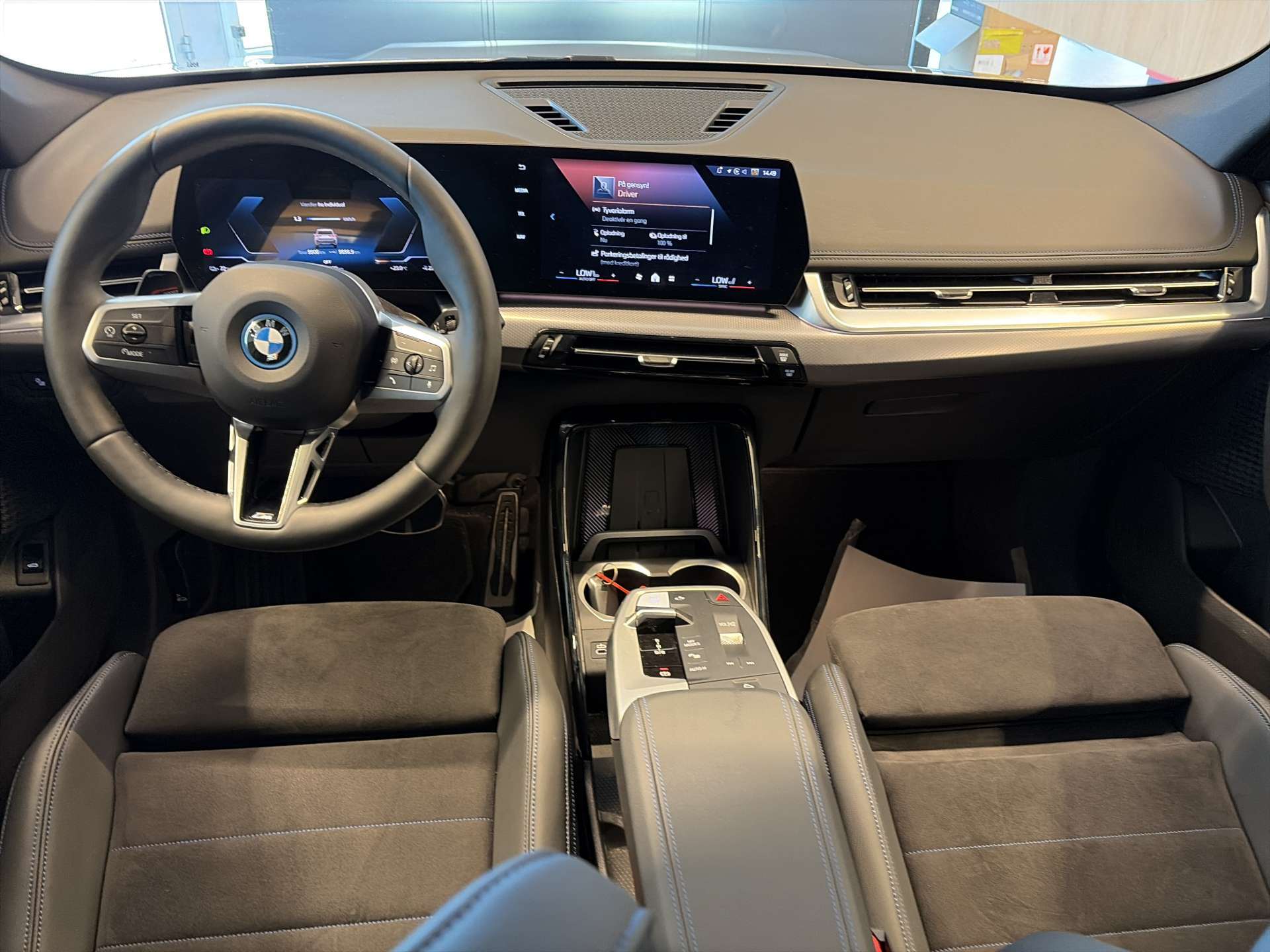 BMW iX1 xDrive 30 M Sport 306PS Automat-image-14