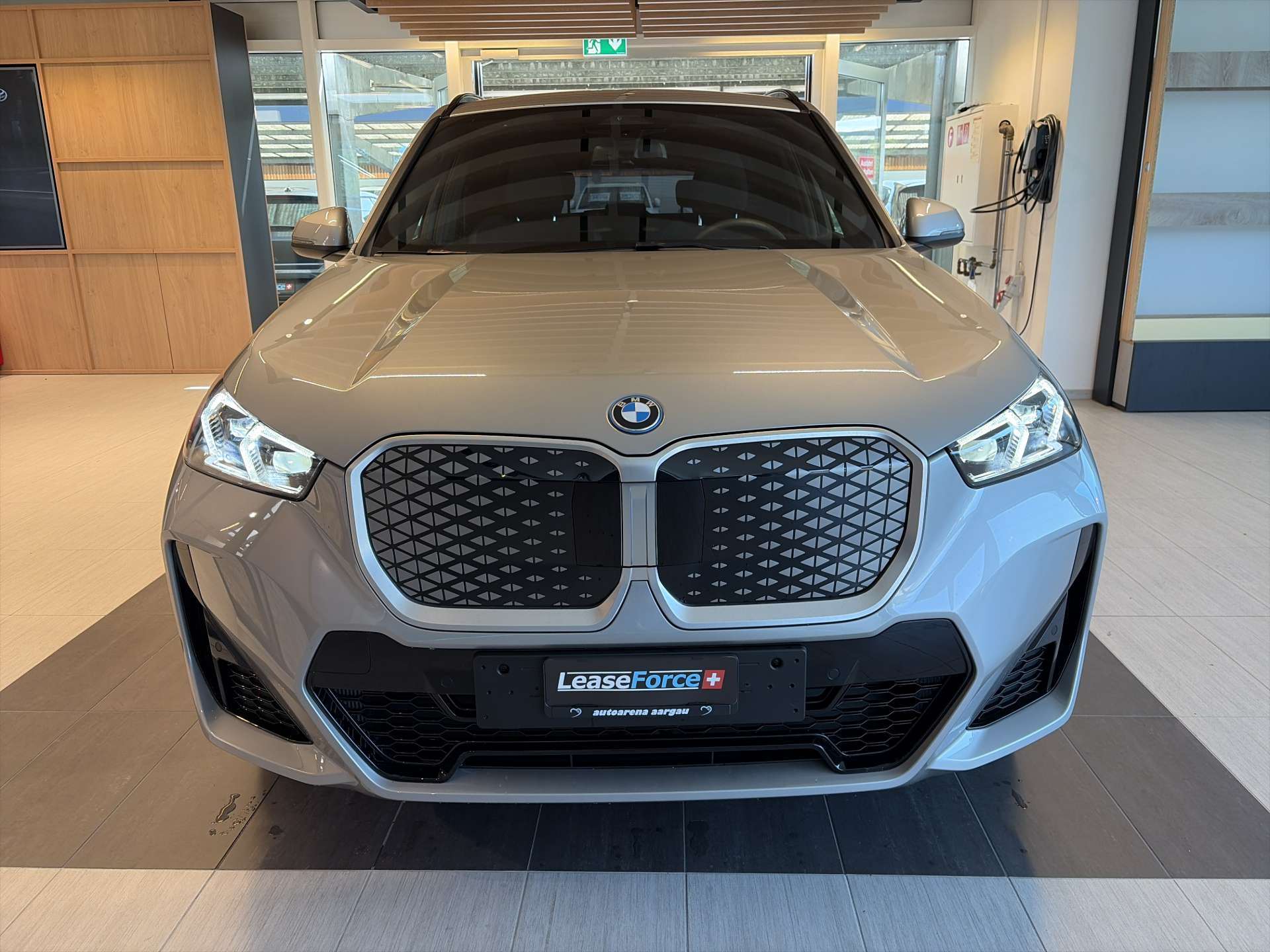 BMW iX1 xDrive 30 M Sport 306PS Automat-image-10