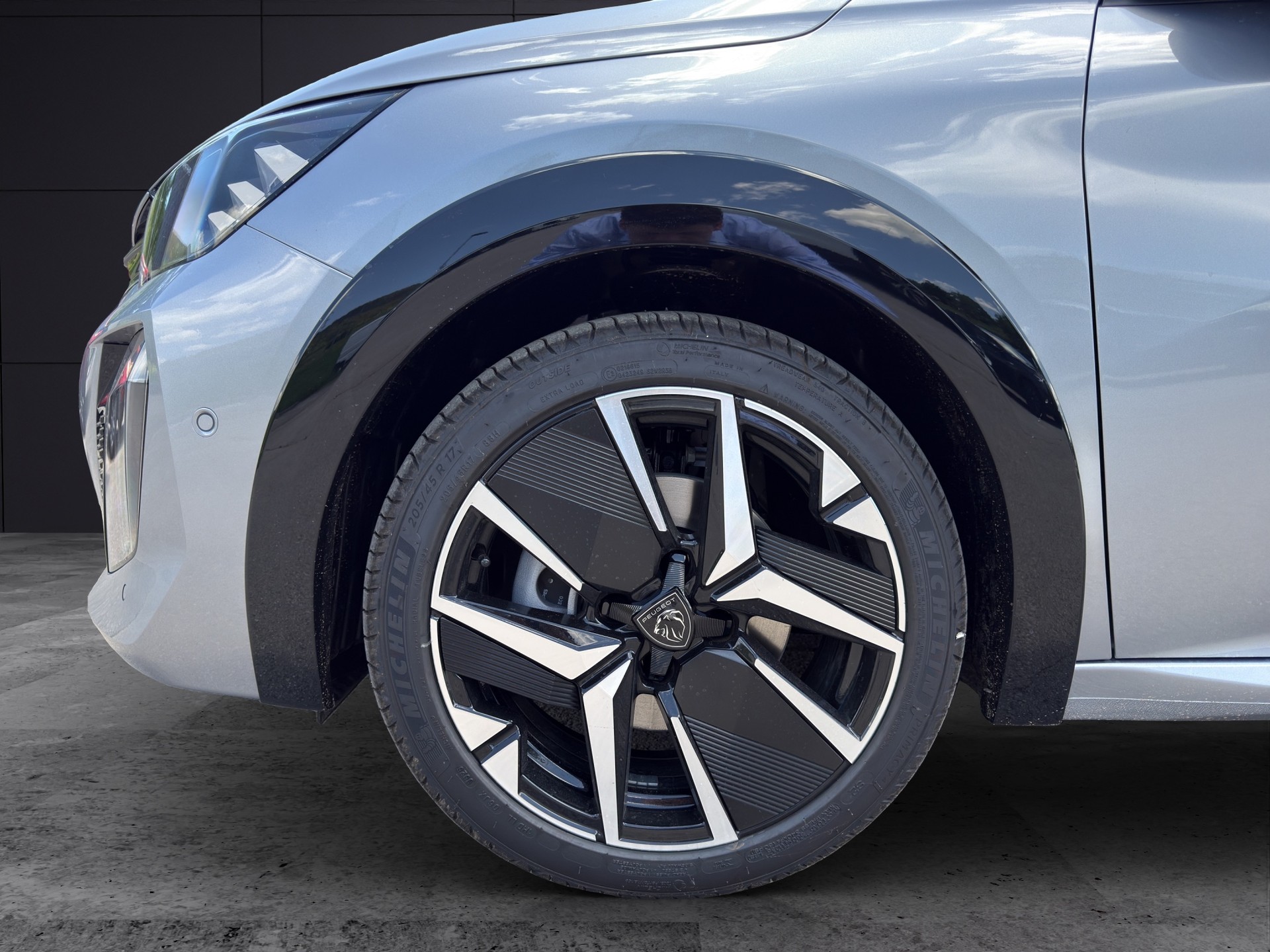 PEUGEOT 208 1.2 MHEV GT Exclusive-image-4