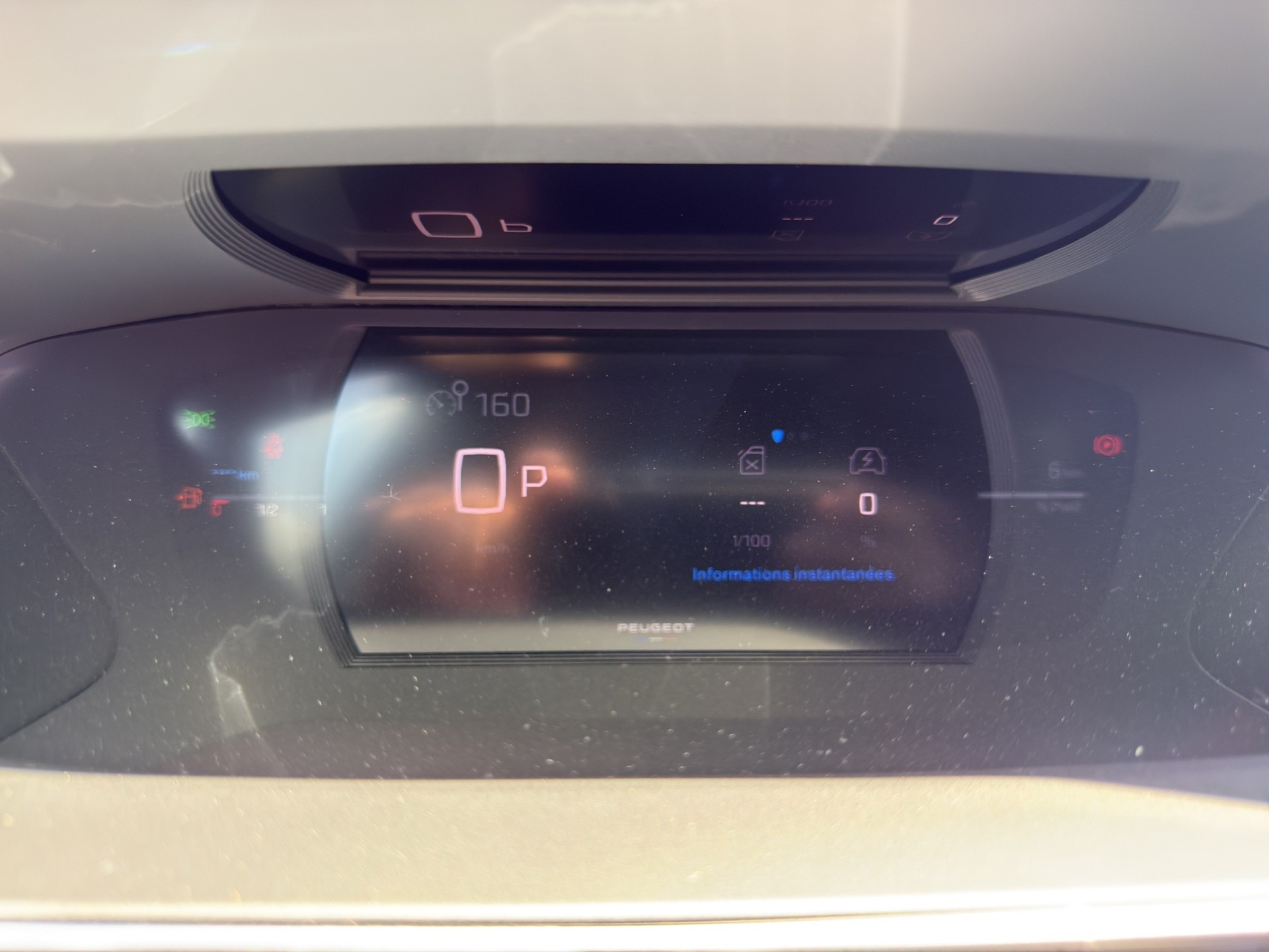 PEUGEOT 208 1.2 MHEV GT Exclusive-image-8