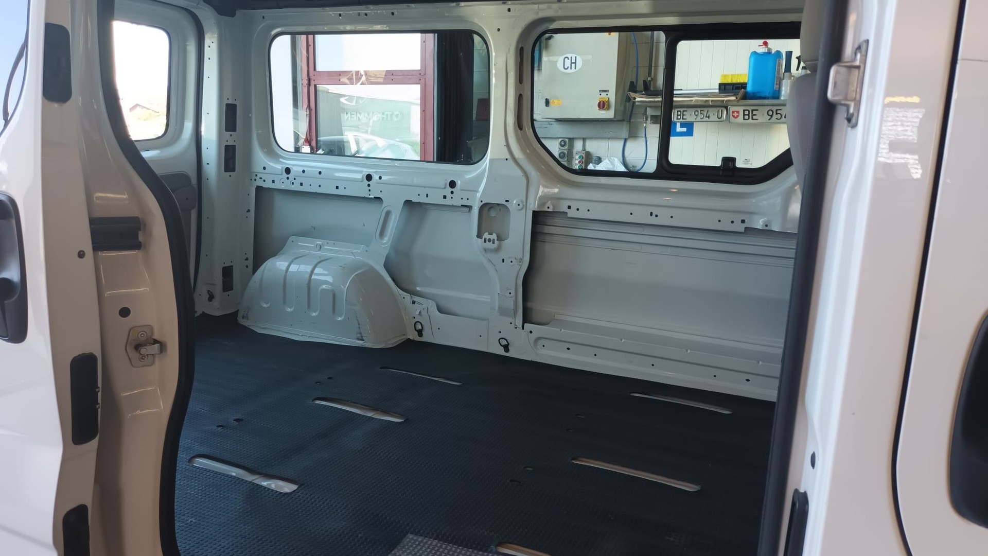 RENAULT Trafic 2.0i 2.9t L2H1-image-12