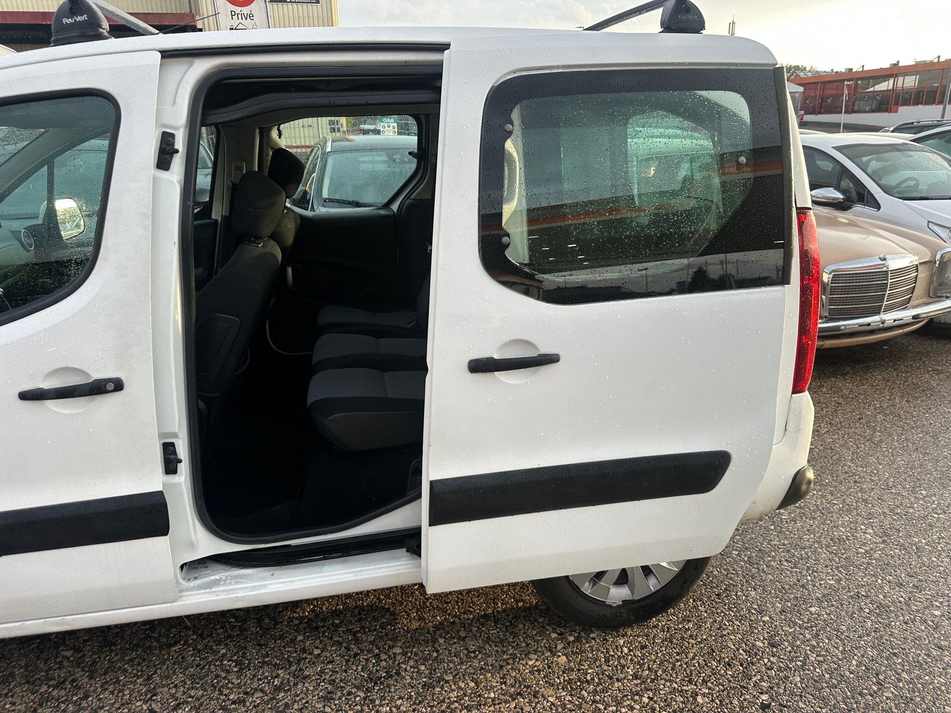 PEUGEOT Partner 1.6 e-HDI Family-image-6