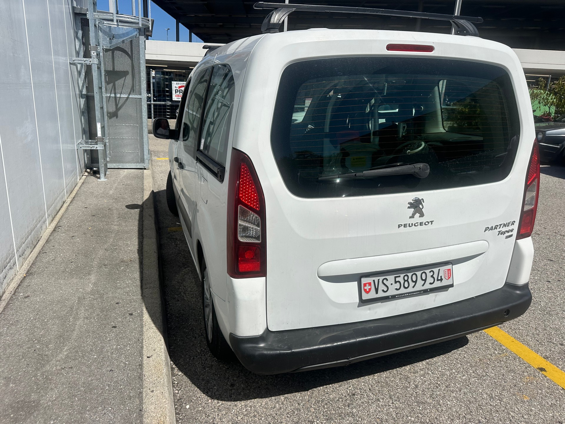 PEUGEOT Partner 1.6 e-HDI Family-image-11