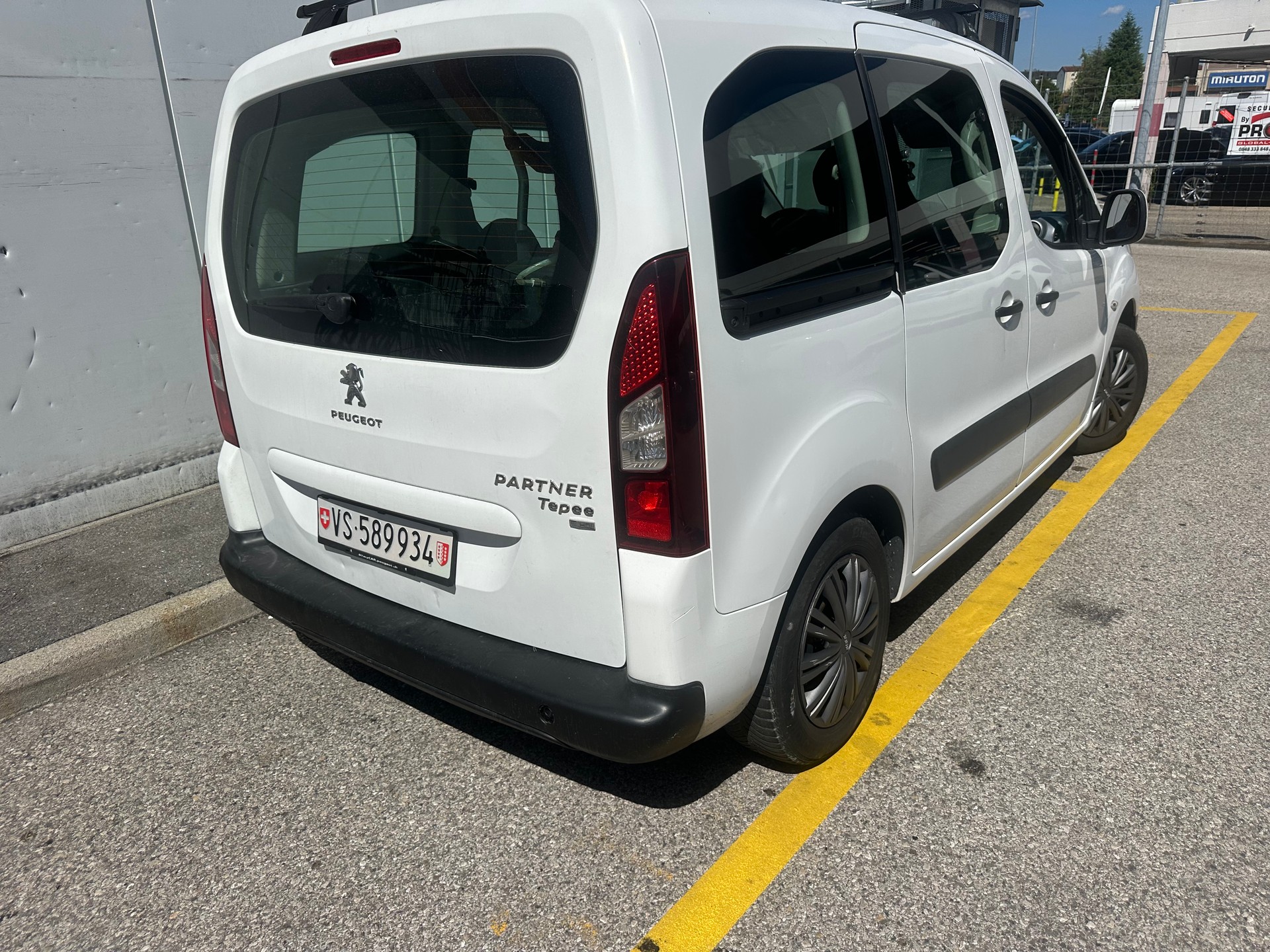 PEUGEOT Partner 1.6 e-HDI Family-image-12