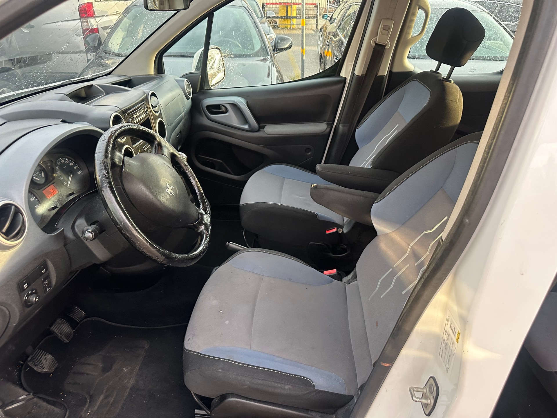 PEUGEOT Partner 1.6 e-HDI Family-image-5