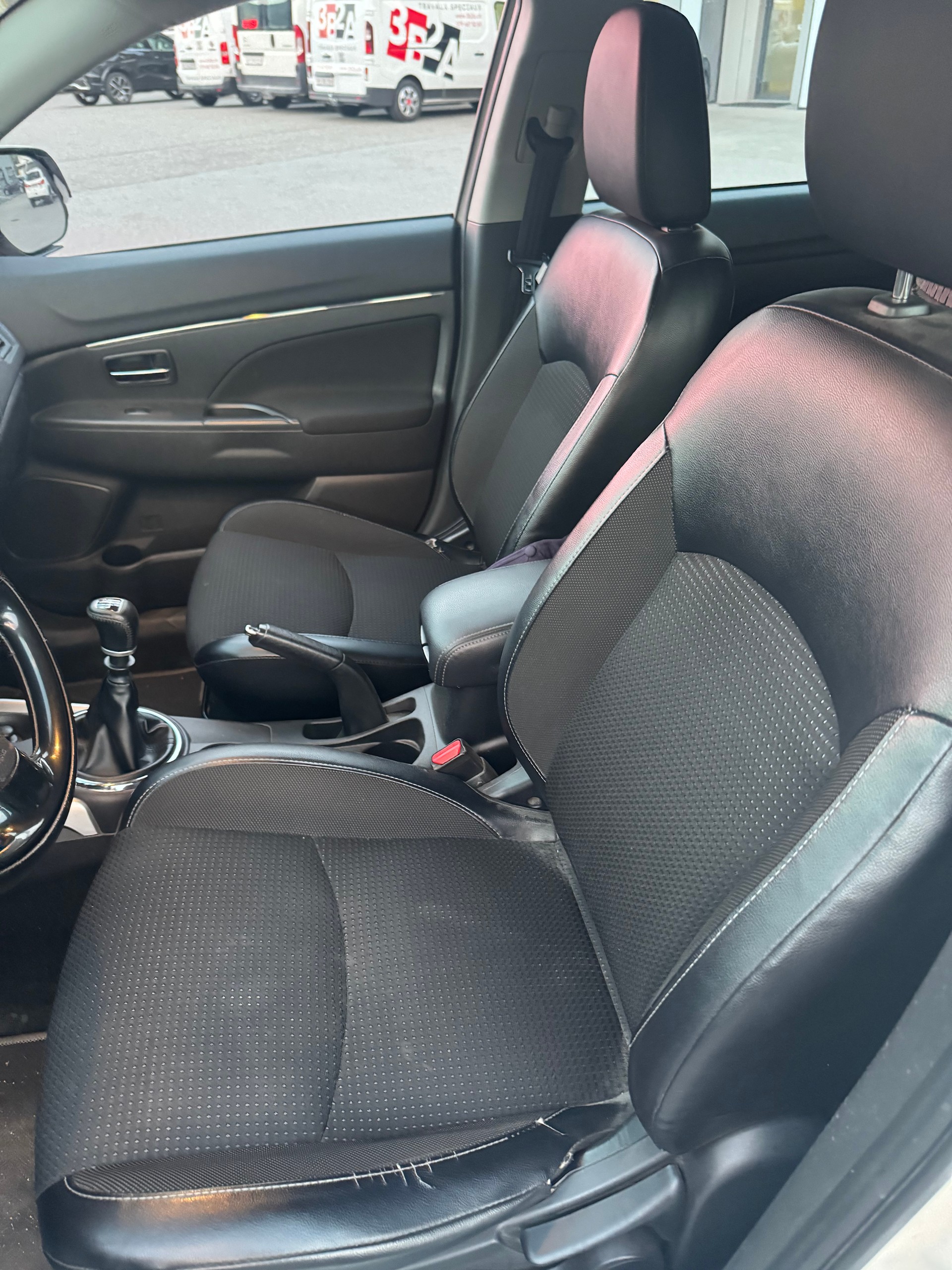 CITROEN C4 Aircross 1.6 HDi Collection 4WD-image-5
