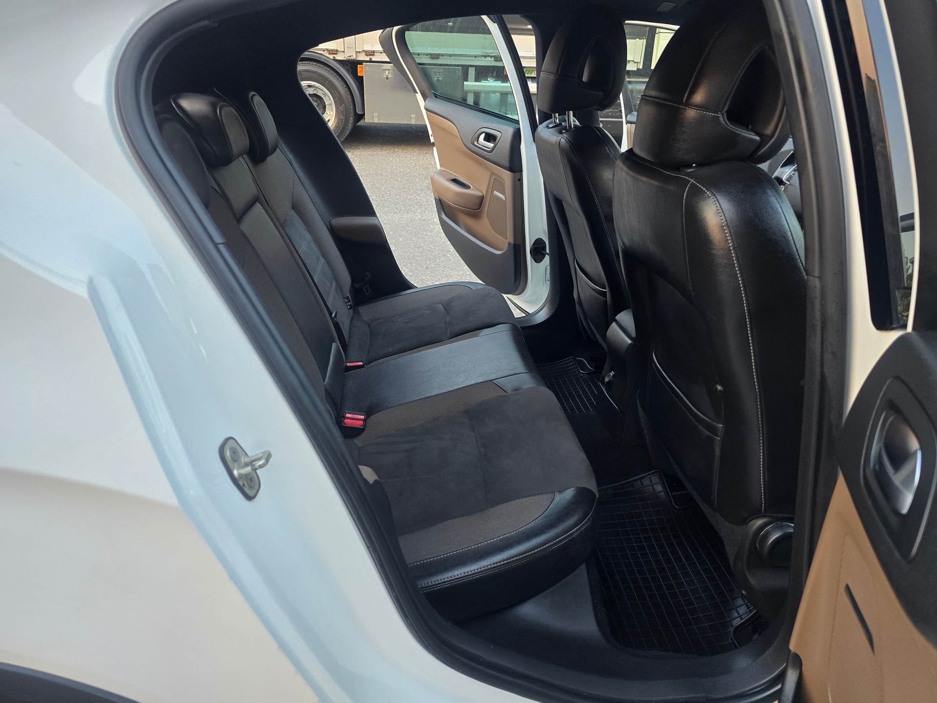 DS AUTOMOBILES DS 4 2.0 BlueHDi SO Chic Automatic-image-14