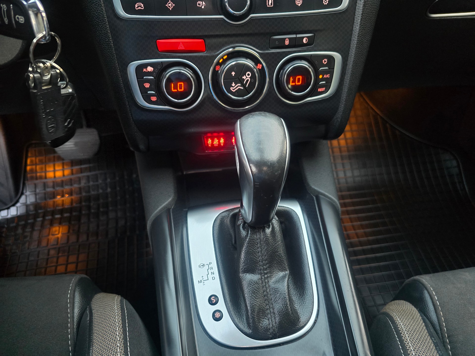DS AUTOMOBILES DS 4 2.0 BlueHDi SO Chic Automatic-image-16