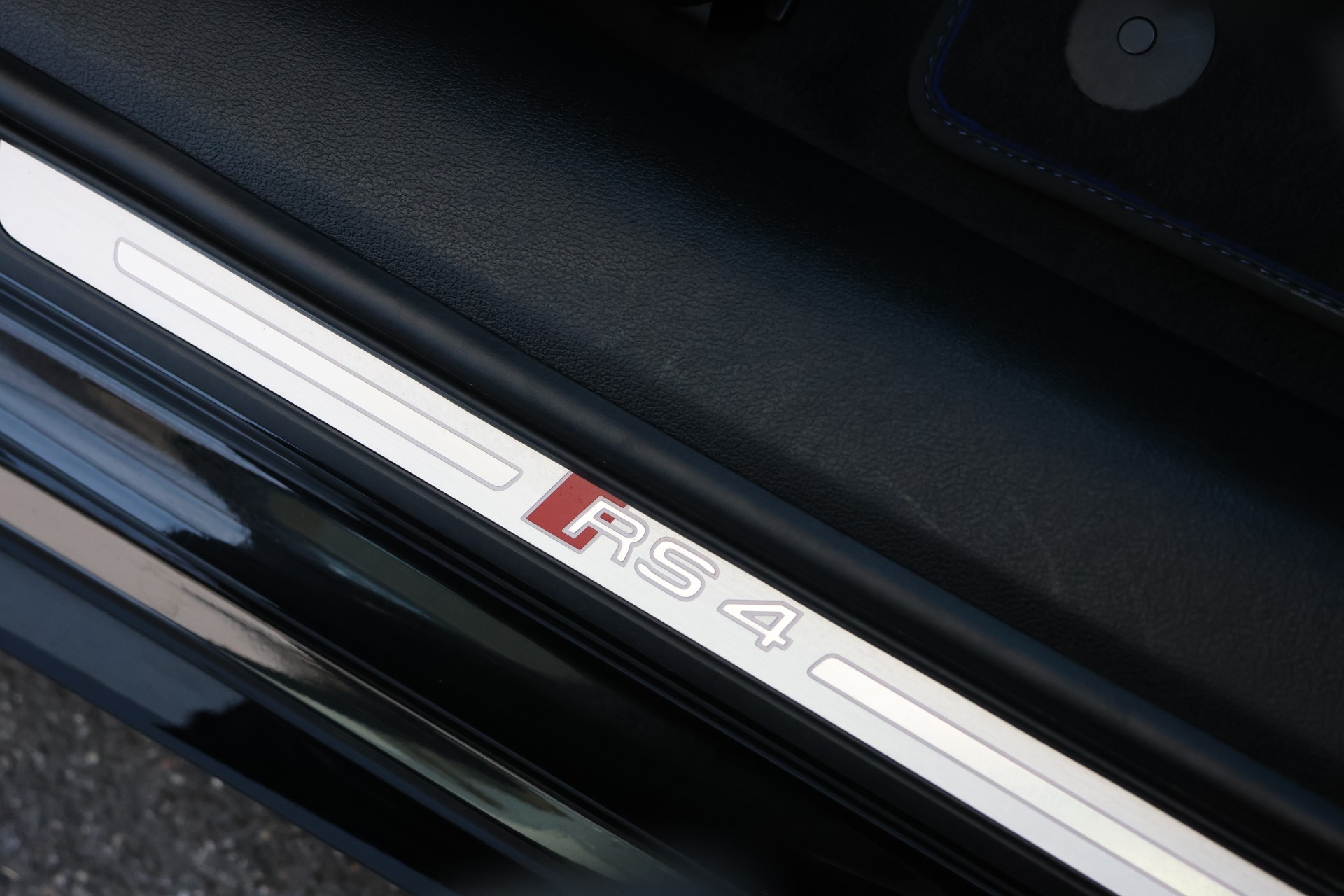 AUDI RS4 Avant quattro tiptronic + 1.9T AHK-image-24