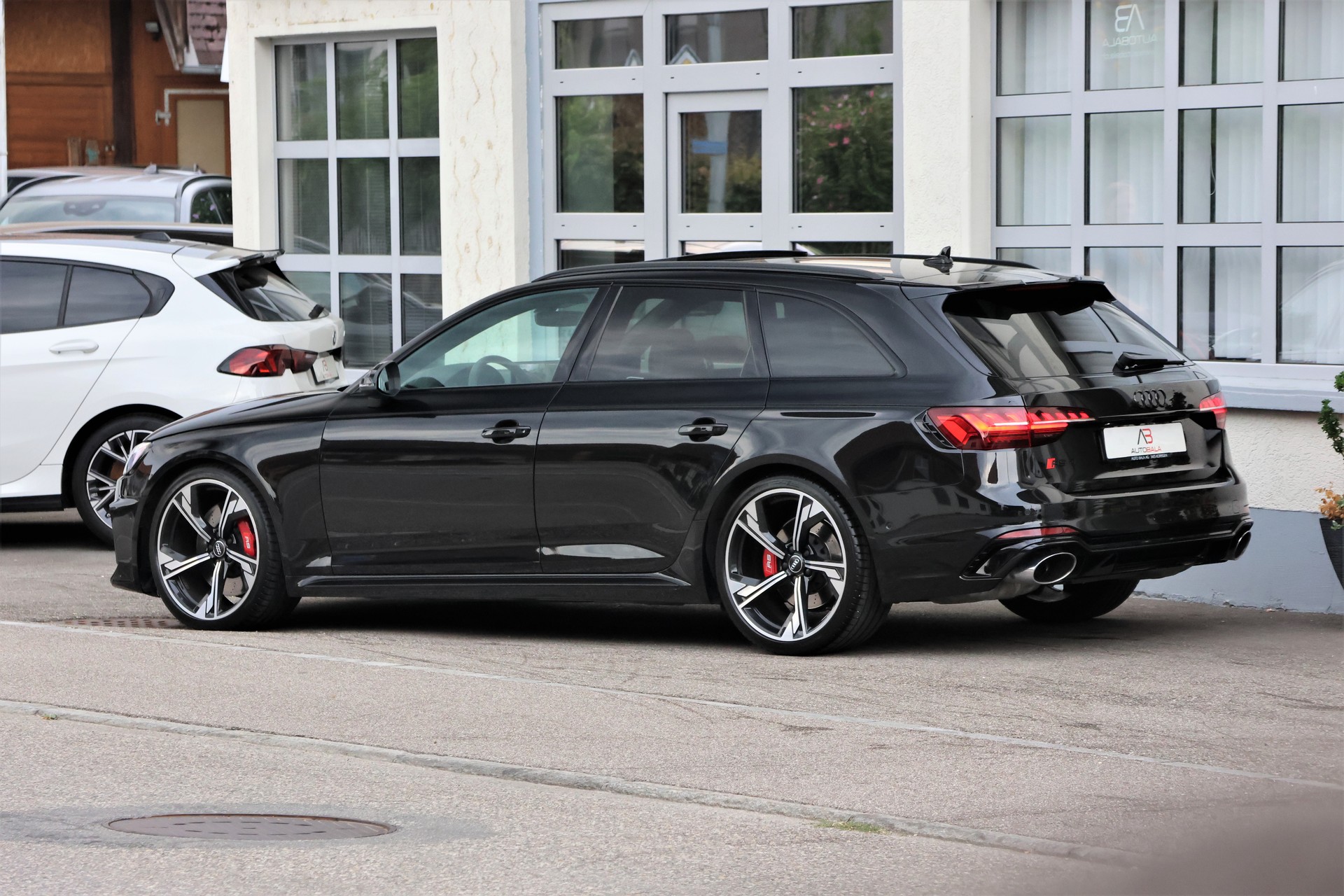 AUDI RS4 Avant quattro tiptronic + 1.9T AHK-image-4