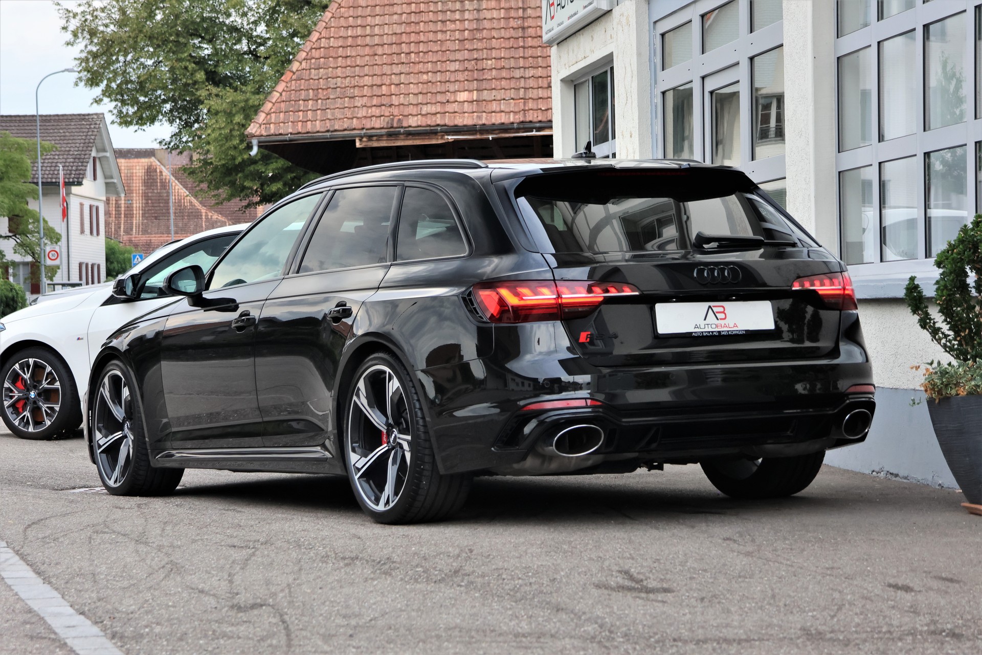 AUDI RS4 Avant quattro tiptronic + 1.9T AHK-image-2