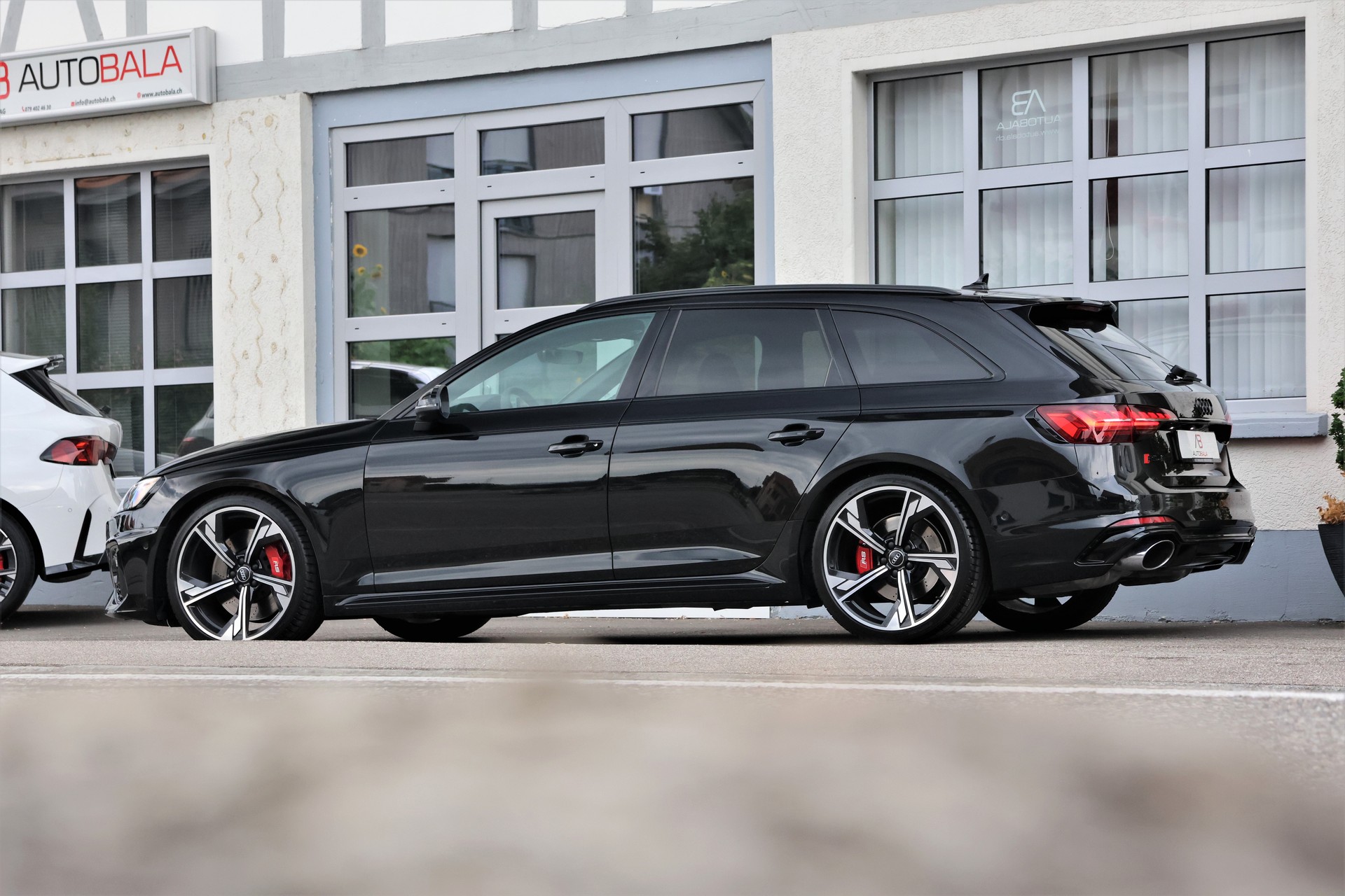 AUDI RS4 Avant quattro tiptronic + 1.9T AHK-image-3