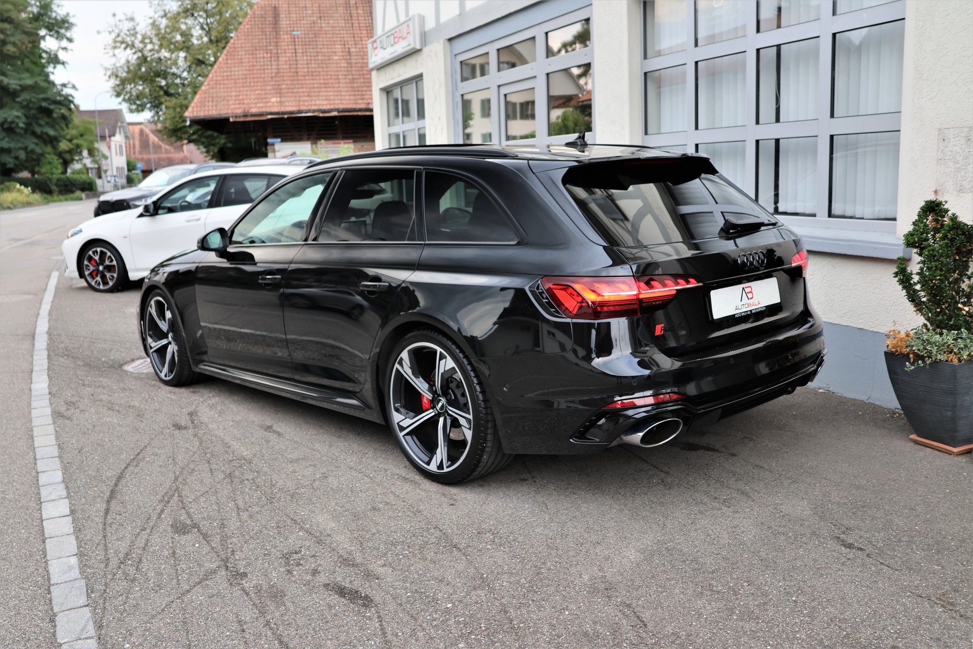 AUDI RS4 Avant quattro tiptronic + 1.9T AHK-image-6
