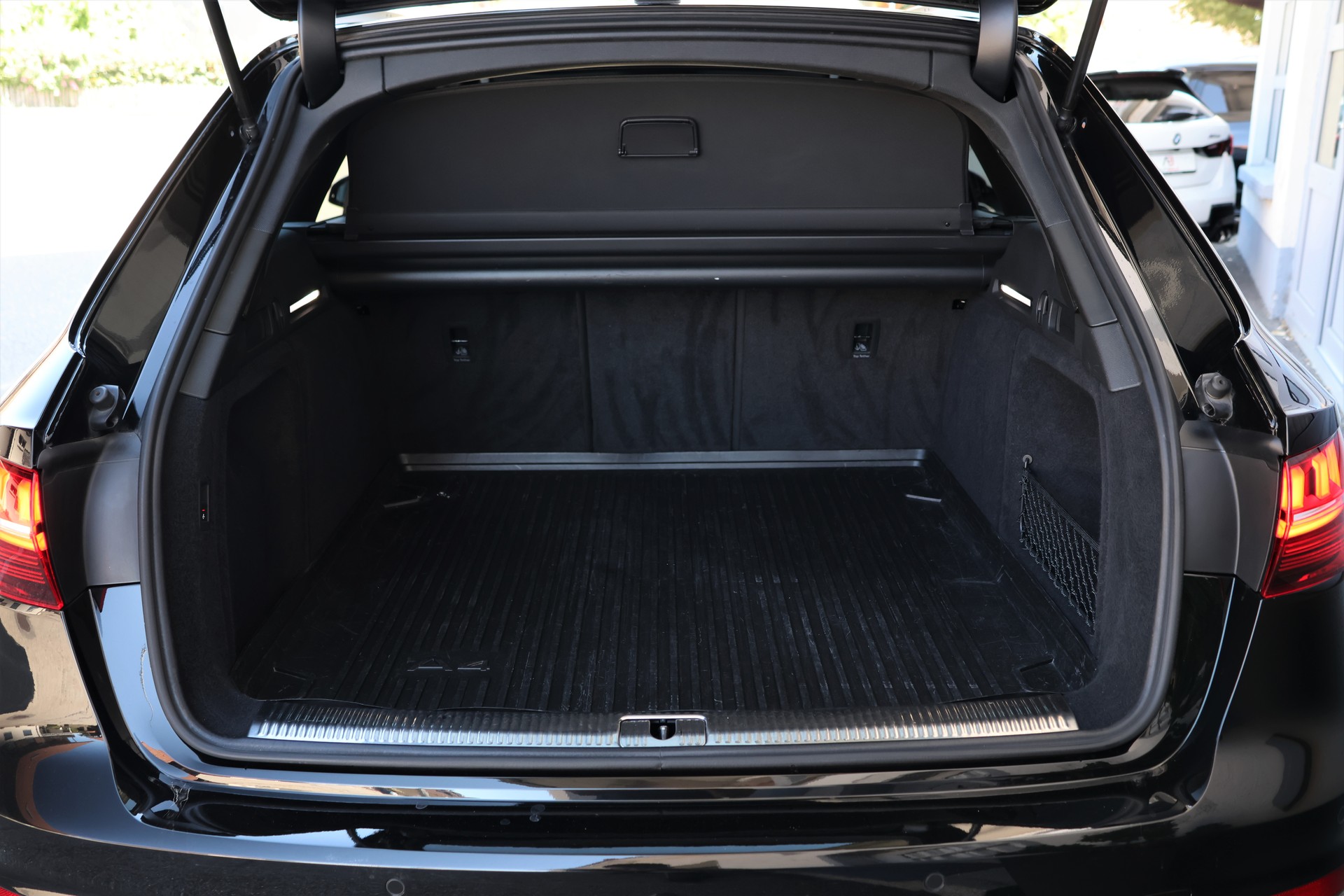 AUDI RS4 Avant quattro tiptronic + 1.9T AHK-image-9